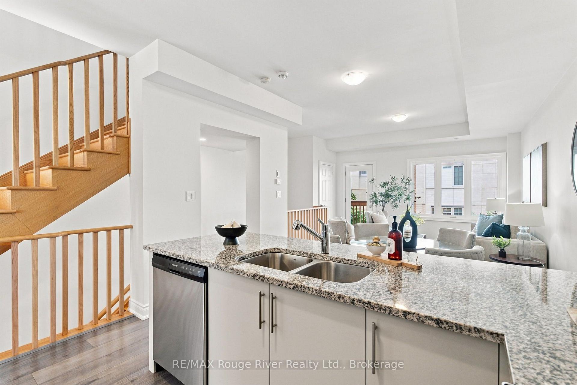 Photo 10 of 2607 Magdalen Path W, Oshawa, Windfields — HOMEH