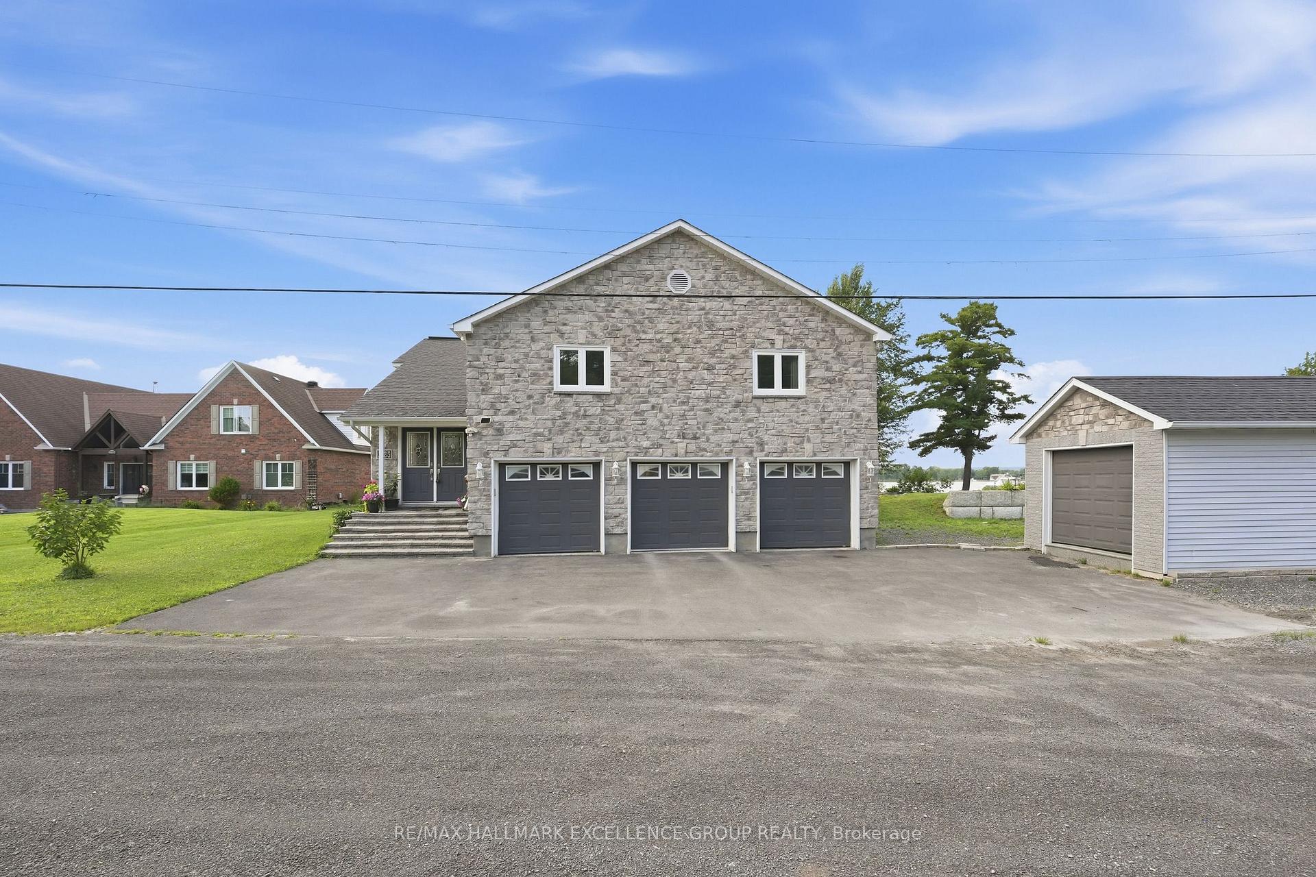 Photo 2 of 2985 Leo Lane, Ottawa, Cumberland Estates — HOMEH