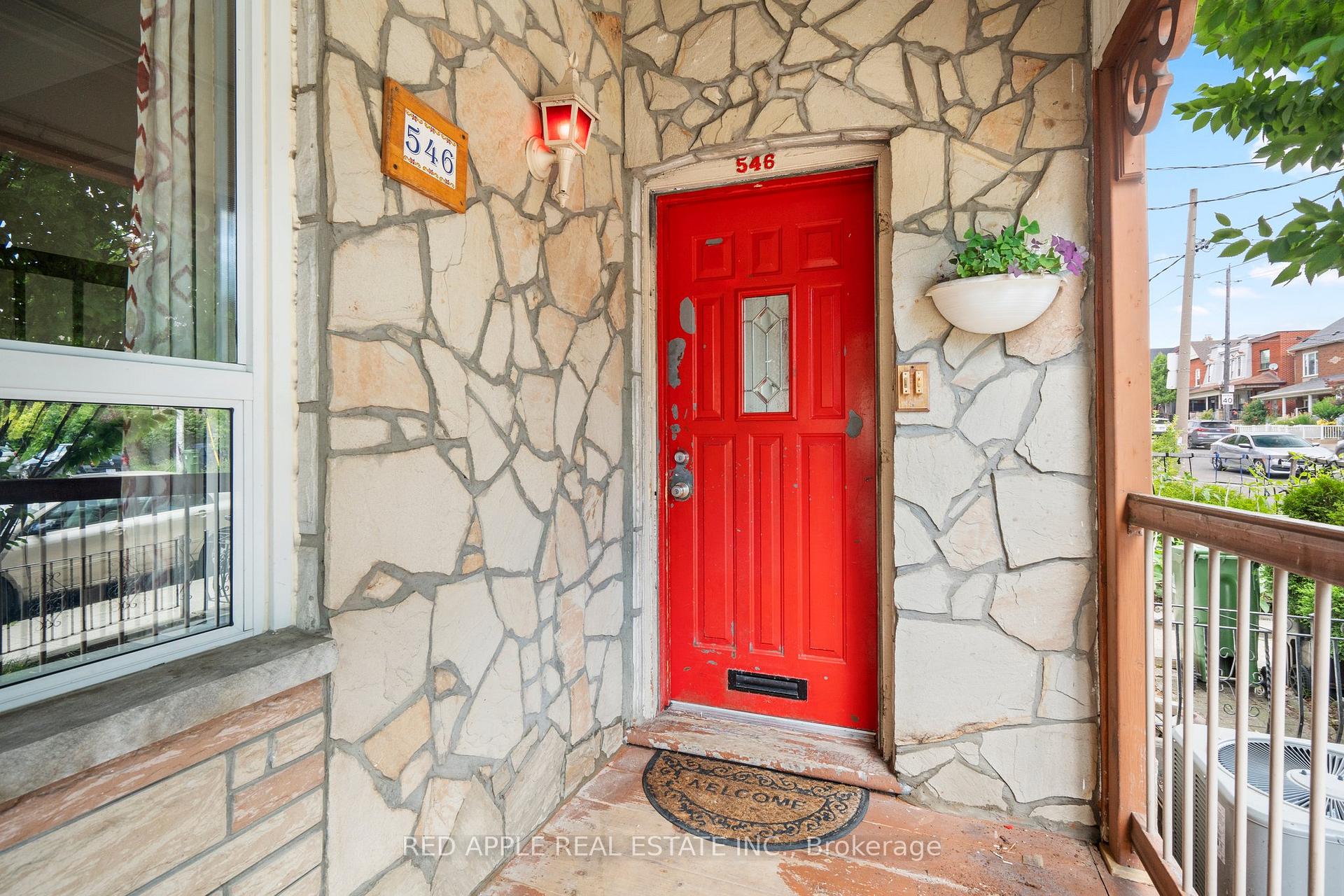 Photo 3 of 546 Dufferin Street, Toronto, Little Portugal — HOMEH