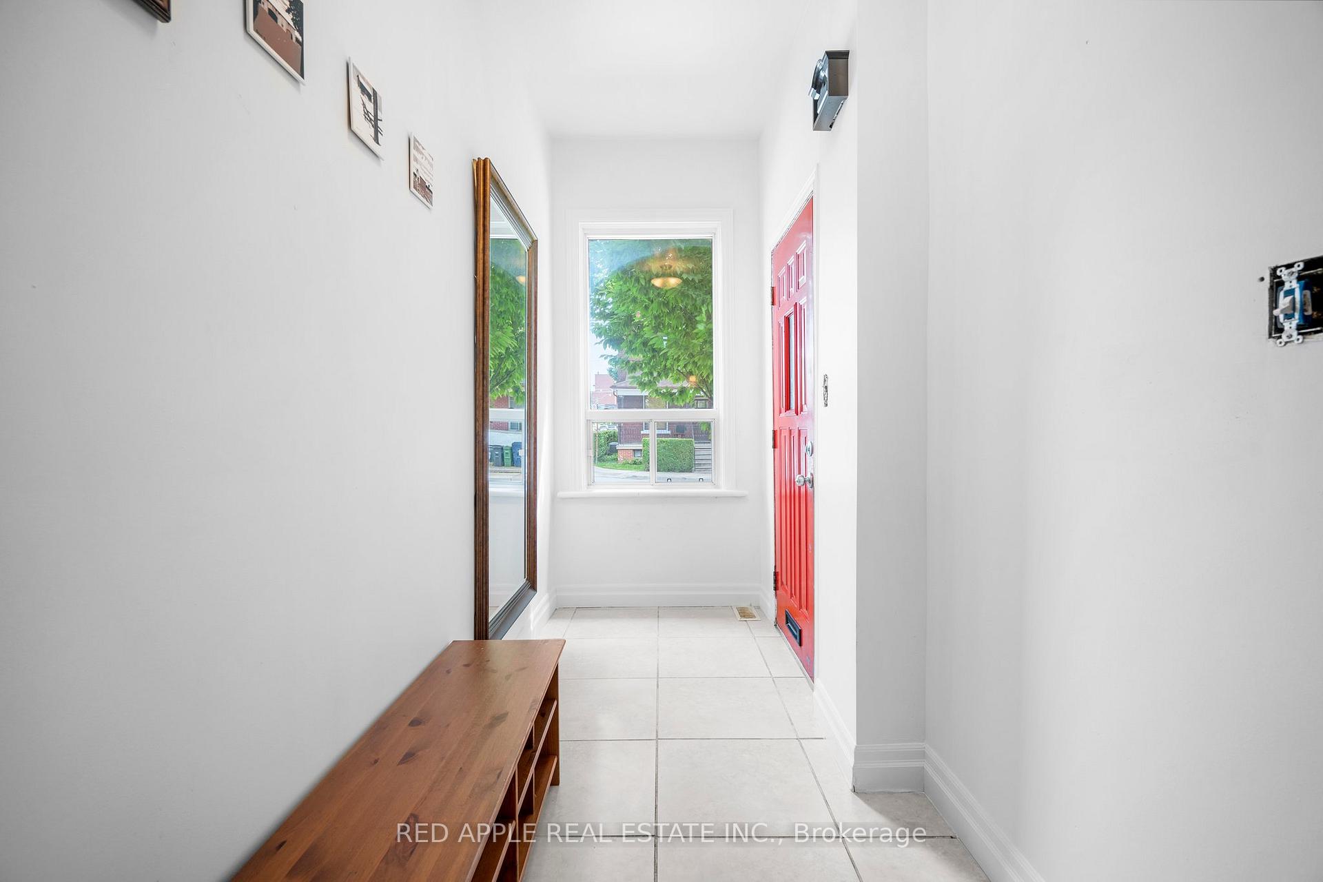 Photo 4 of 546 Dufferin Street, Toronto, Little Portugal — HOMEH