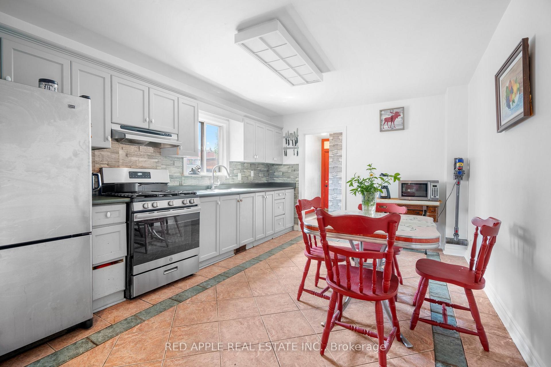 Photo 7 of 546 Dufferin Street, Toronto, Little Portugal — HOMEH