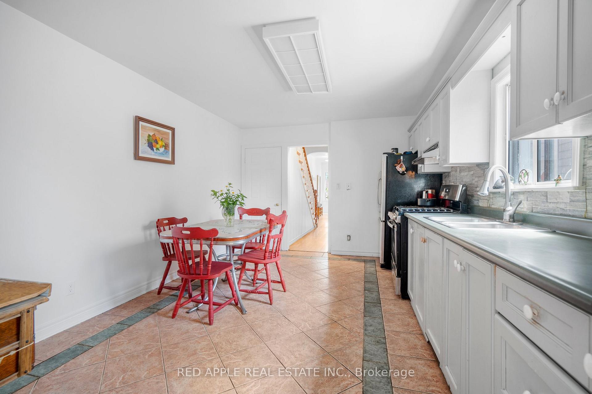 Photo 8 of 546 Dufferin Street, Toronto, Little Portugal — HOMEH