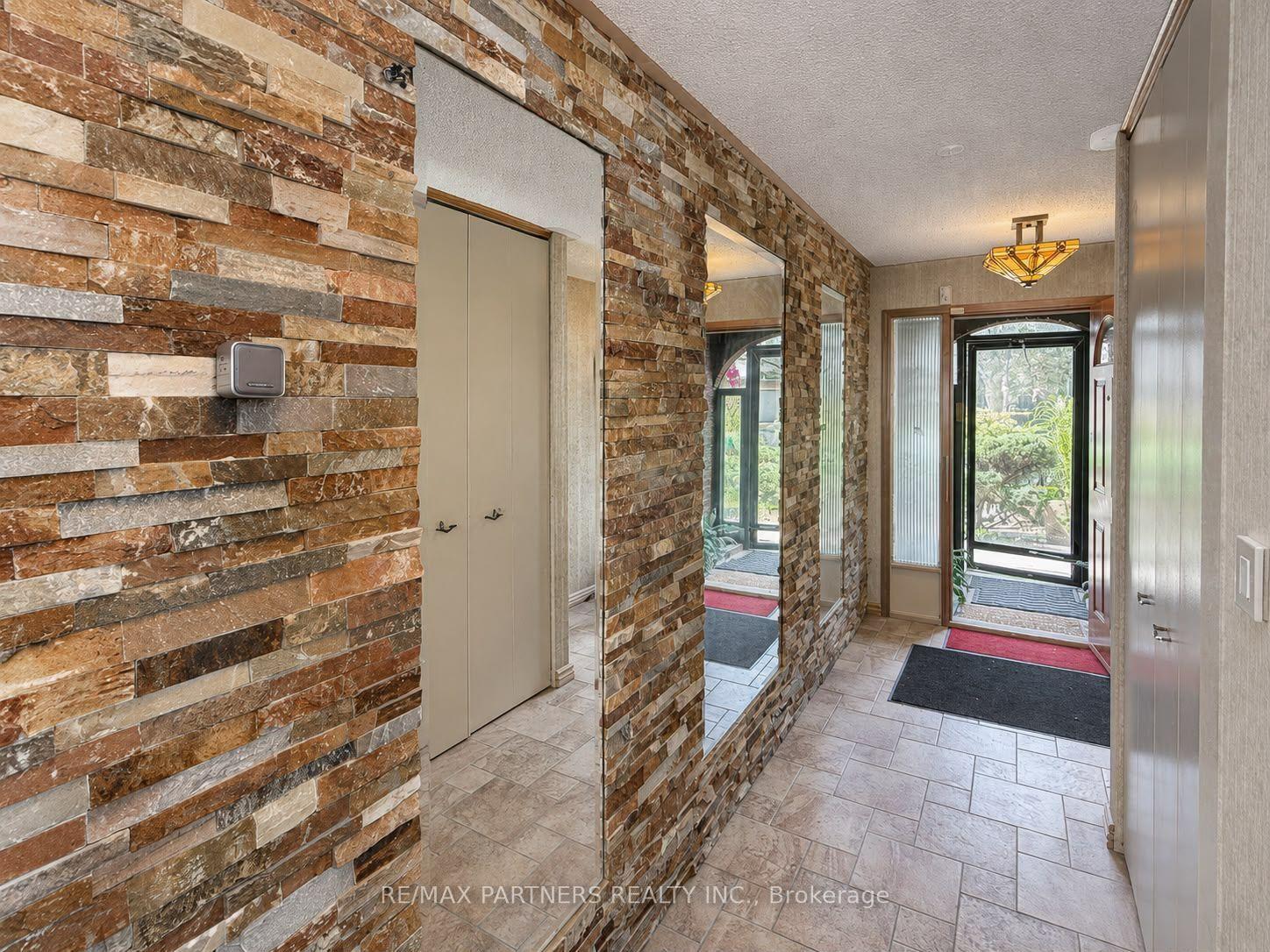 Photo 5 of 23 Pomander Road, Markham, Unionville — HOMEH