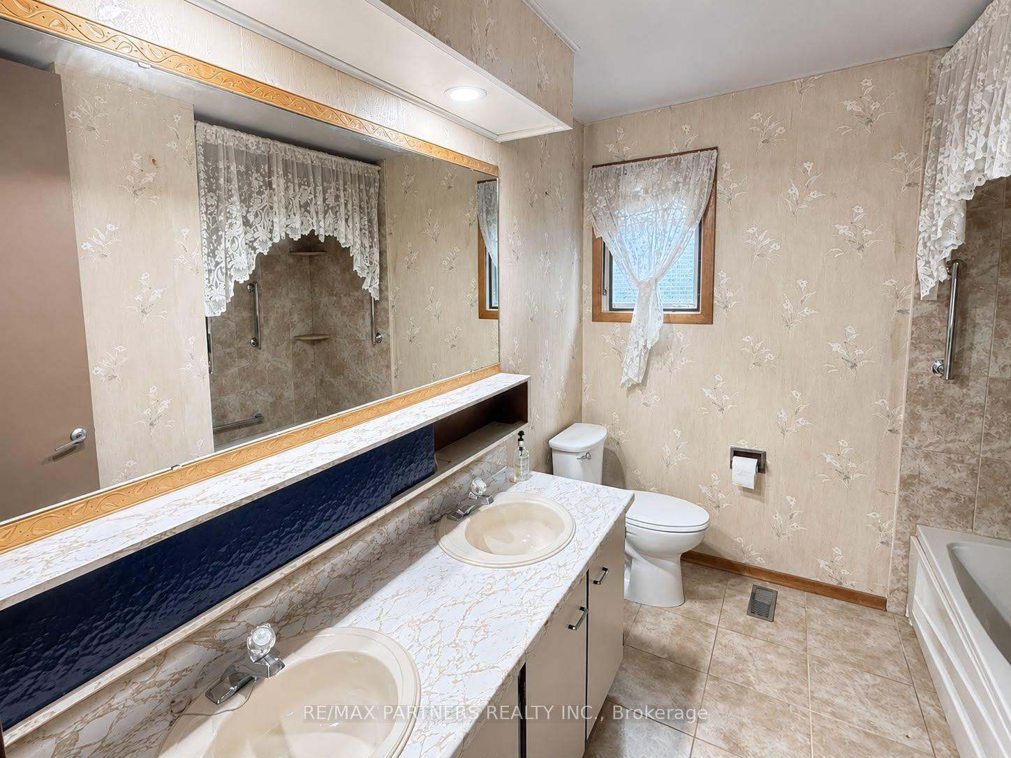 Photo 6 of 23 Pomander Road, Markham, Unionville — HOMEH