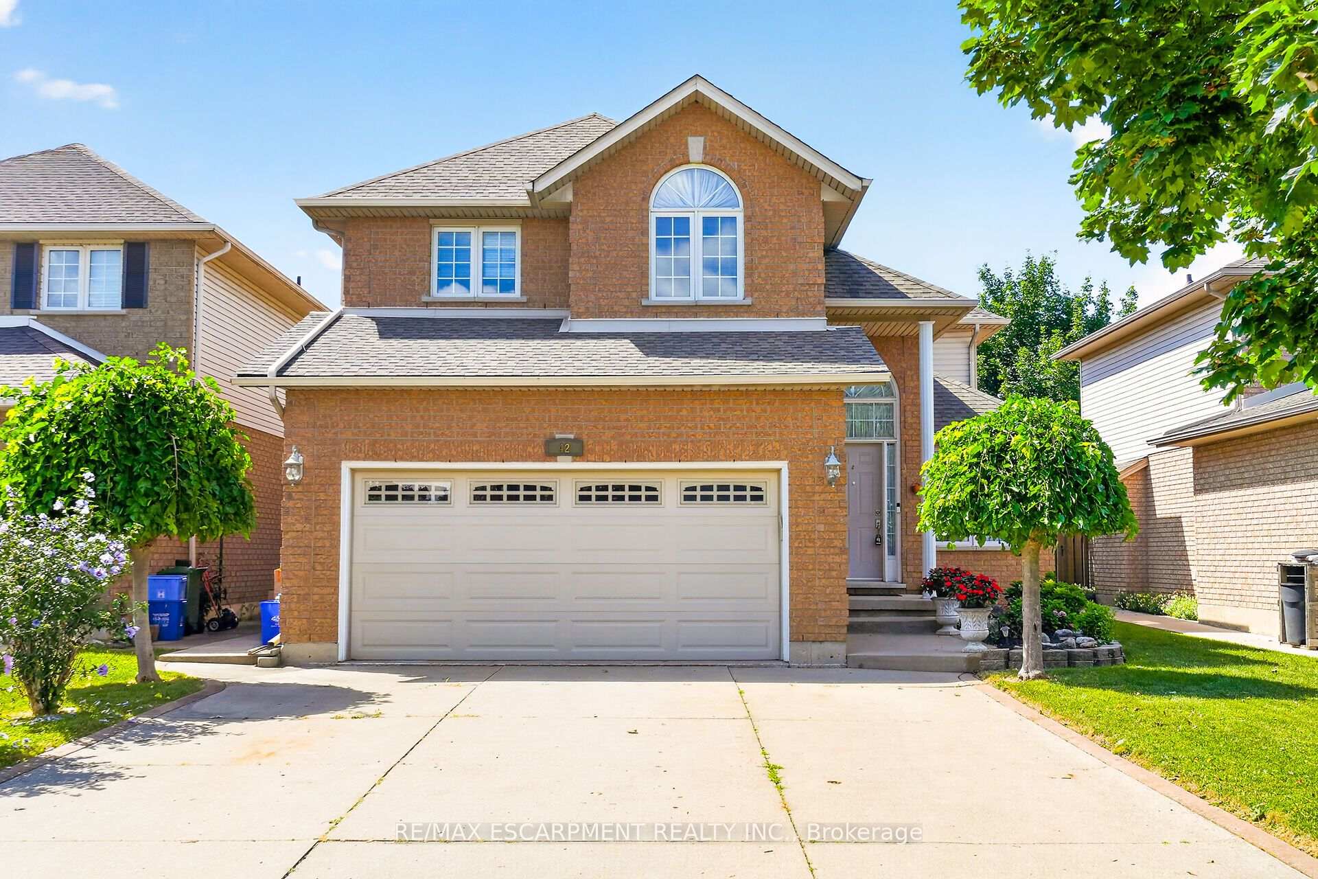 Photo 1 of 42 Hillgarden Drive, Hamilton, Stoney Creek Mountain — HOMEH