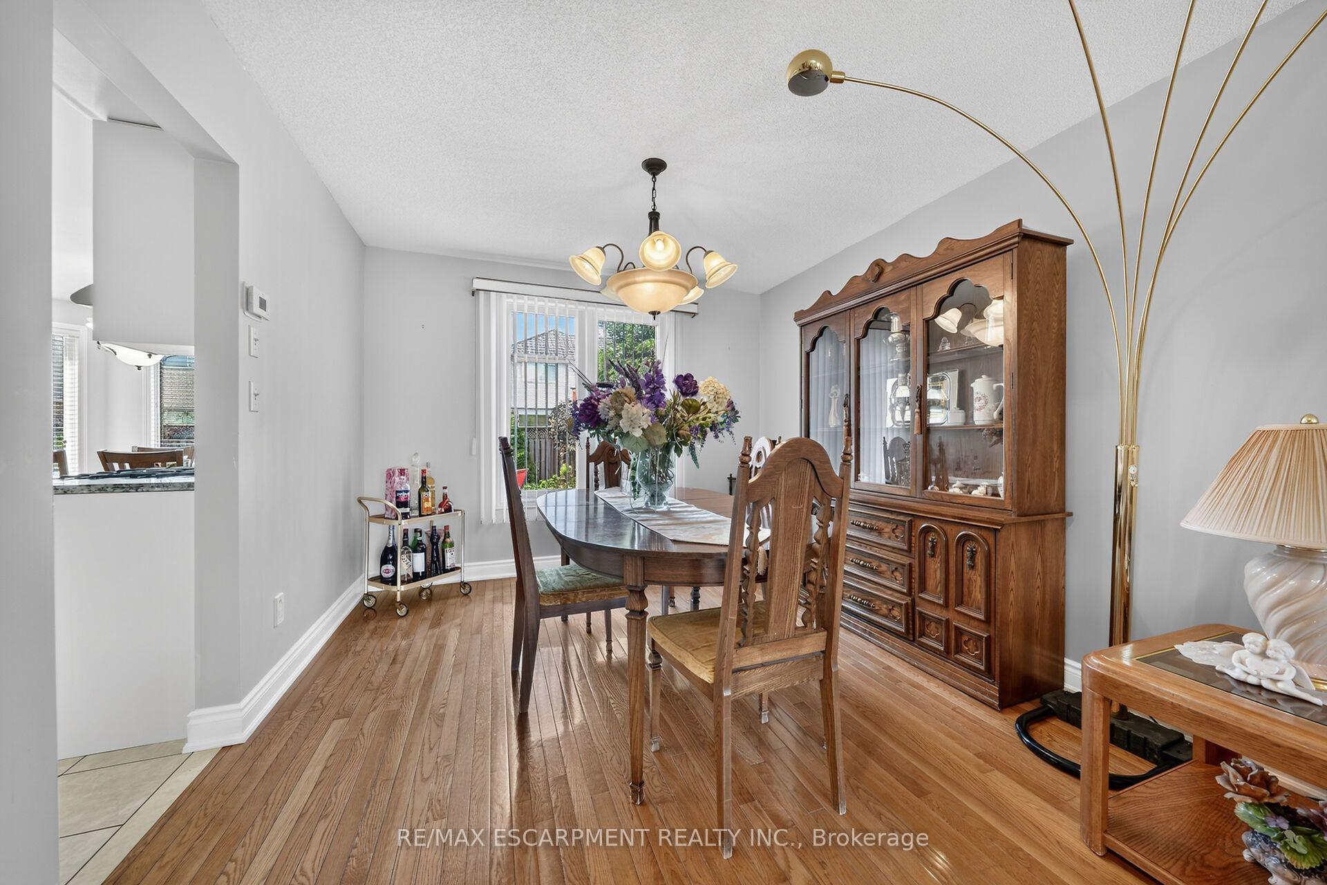 Photo 7 of 42 Hillgarden Drive, Hamilton, Stoney Creek Mountain — HOMEH