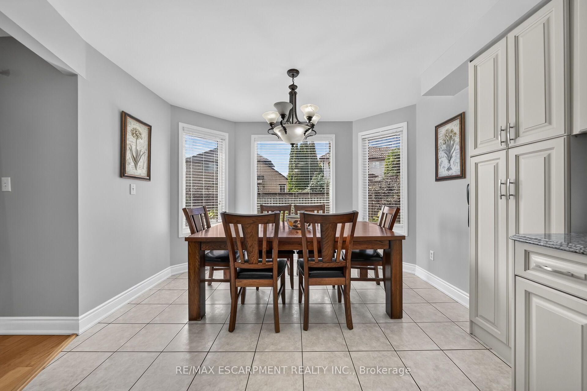 Photo 14 of 42 Hillgarden Drive, Hamilton, Stoney Creek Mountain — HOMEH