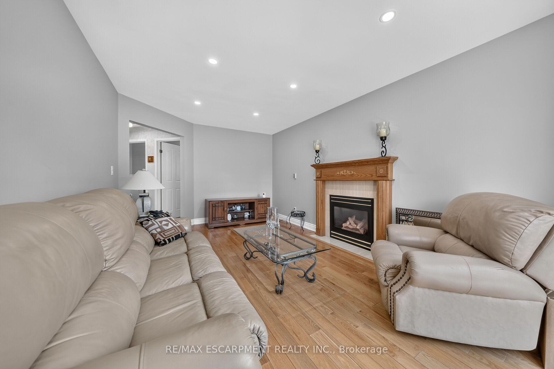 Photo 20 of 42 Hillgarden Drive, Hamilton, Stoney Creek Mountain — HOMEH