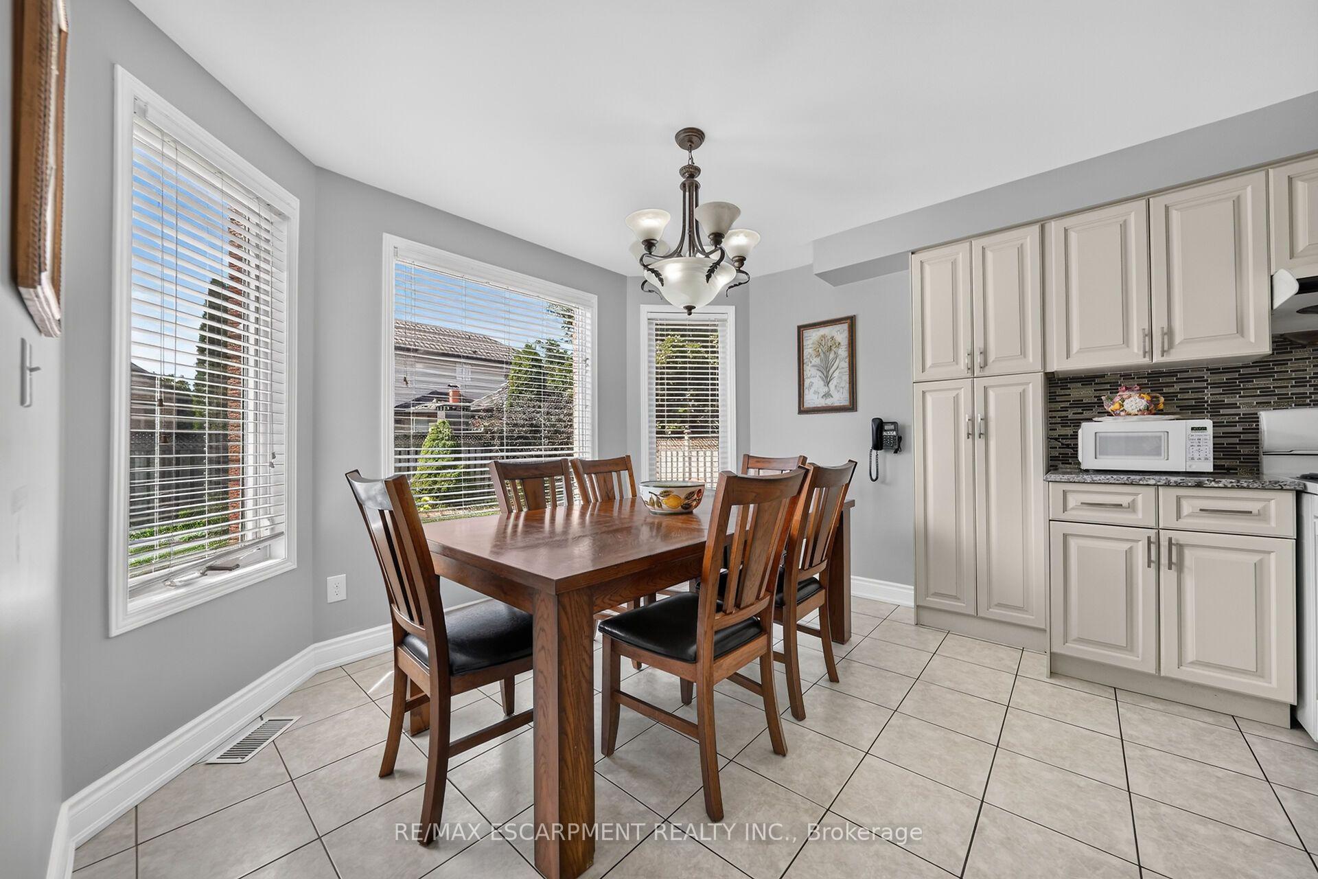Photo 21 of 42 Hillgarden Drive, Hamilton, Stoney Creek Mountain — HOMEH