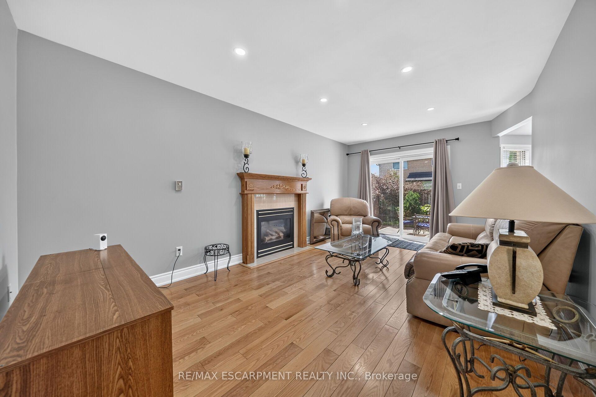 Photo 22 of 42 Hillgarden Drive, Hamilton, Stoney Creek Mountain — HOMEH