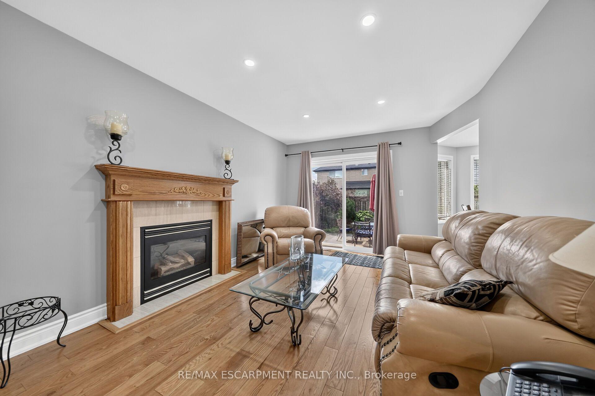 Photo 23 of 42 Hillgarden Drive, Hamilton, Stoney Creek Mountain — HOMEH