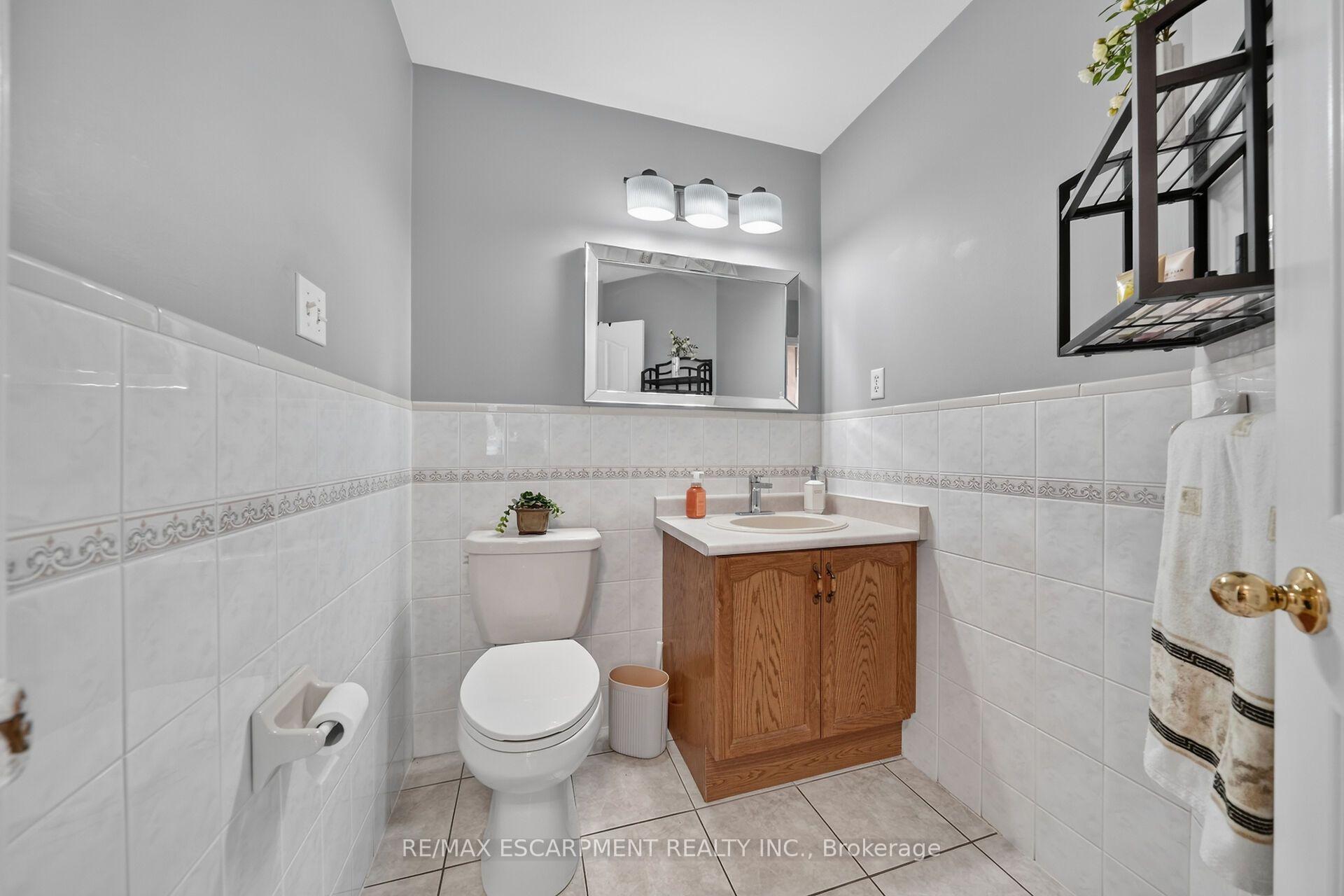 Photo 25 of 42 Hillgarden Drive, Hamilton, Stoney Creek Mountain — HOMEH