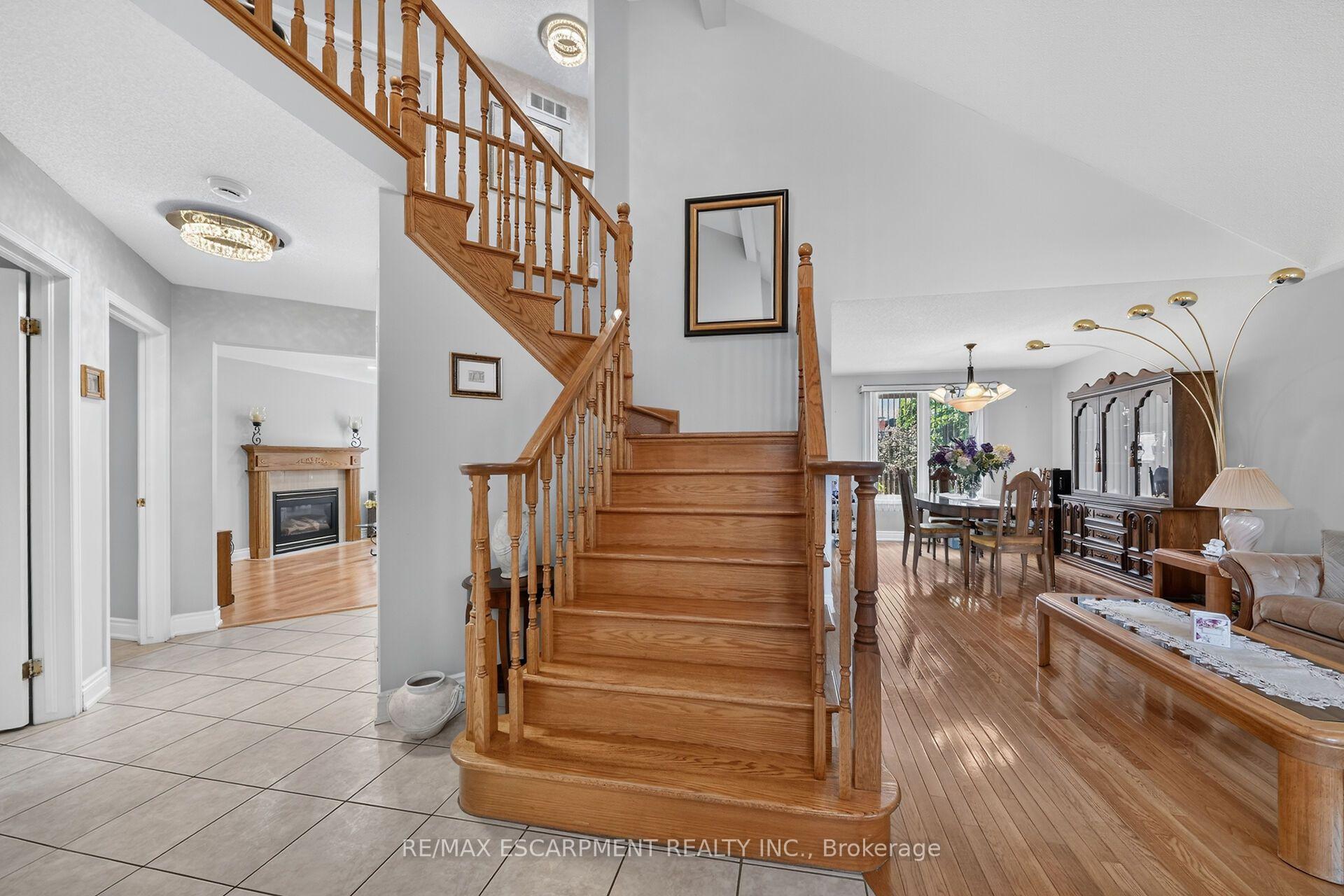 Photo 26 of 42 Hillgarden Drive, Hamilton, Stoney Creek Mountain — HOMEH