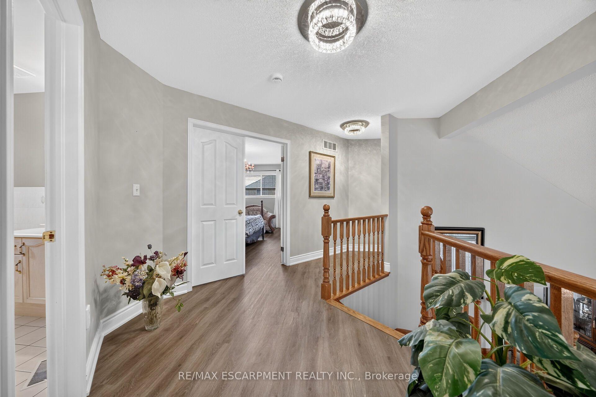Photo 27 of 42 Hillgarden Drive, Hamilton, Stoney Creek Mountain — HOMEH