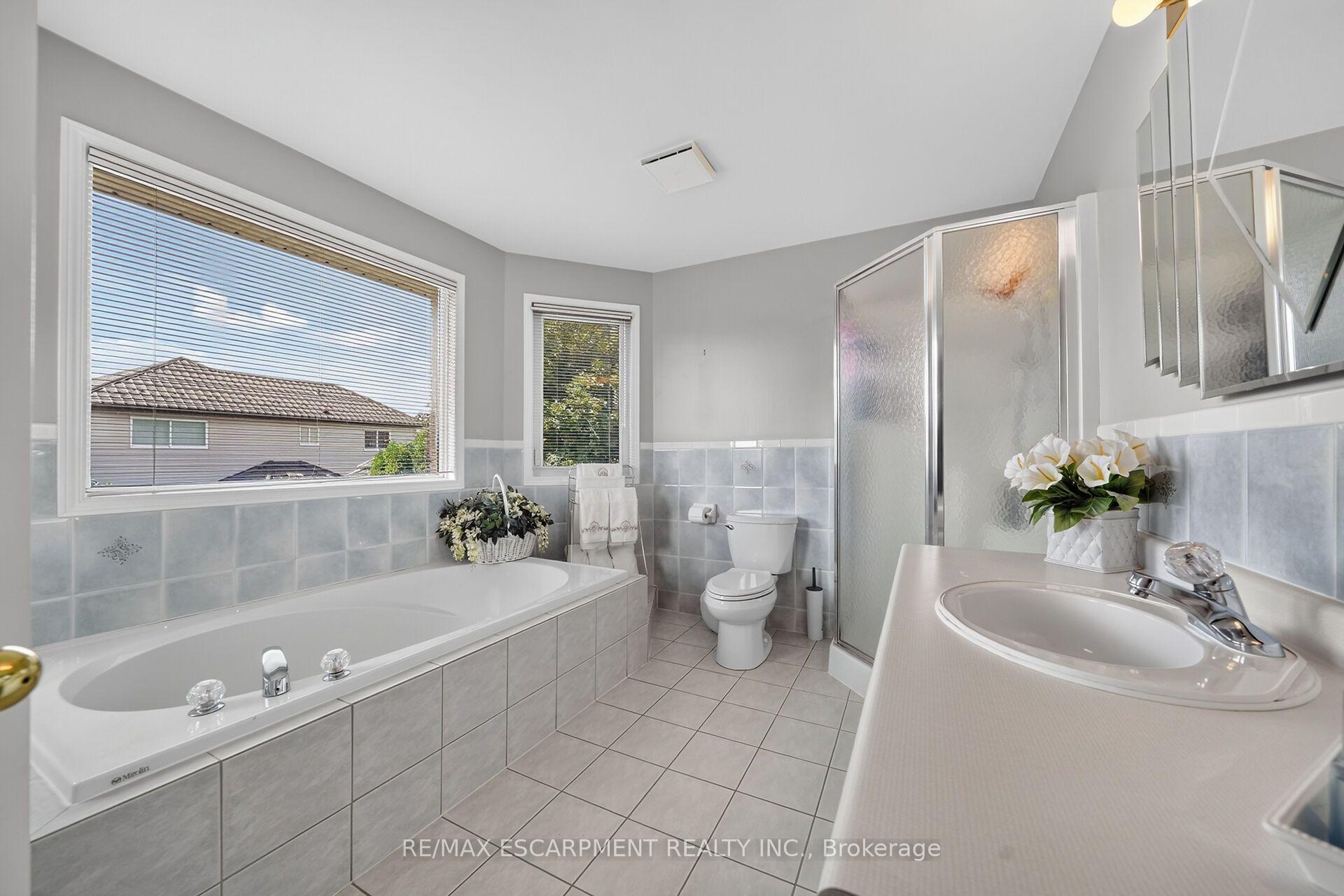 Photo 33 of 42 Hillgarden Drive, Hamilton, Stoney Creek Mountain — HOMEH