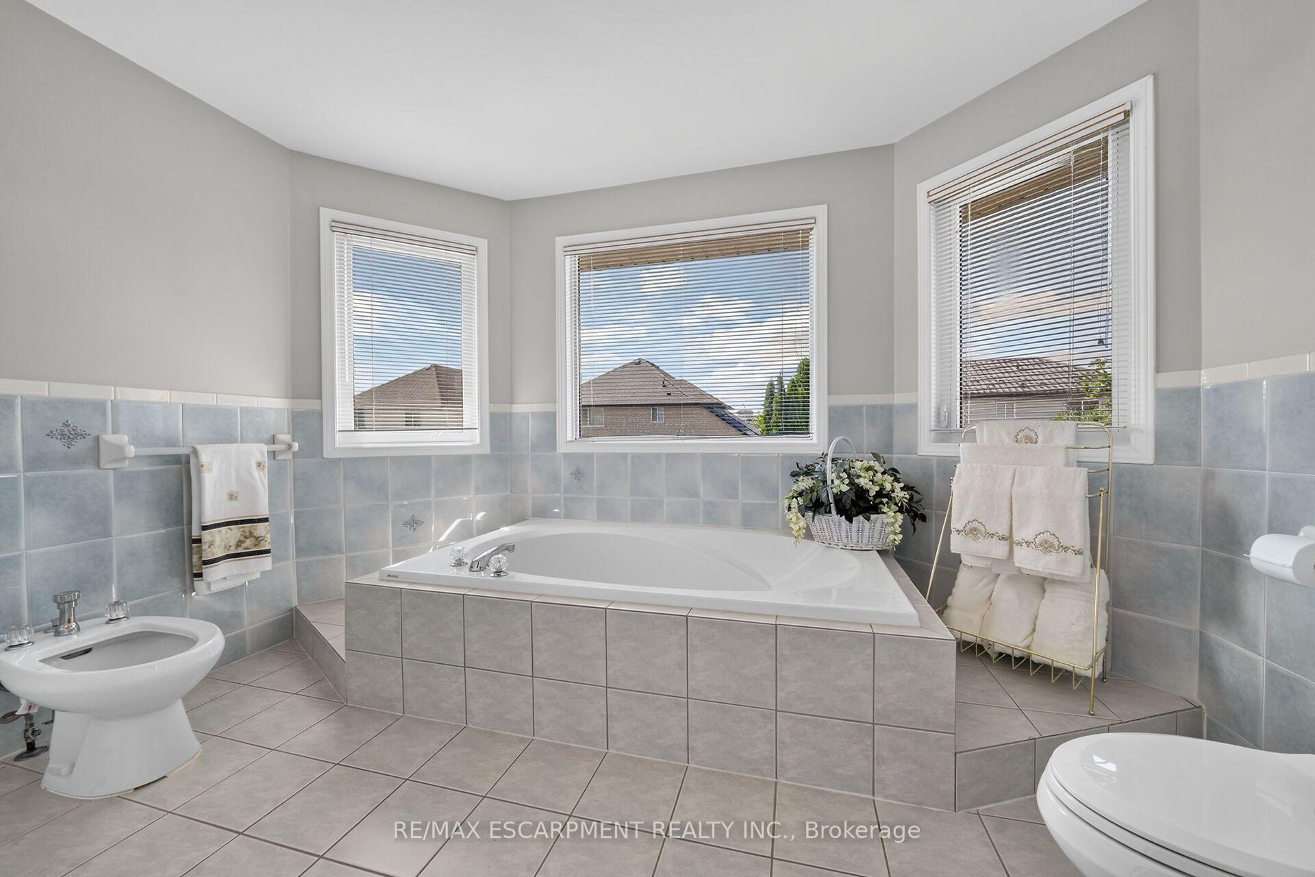 Photo 35 of 42 Hillgarden Drive, Hamilton, Stoney Creek Mountain — HOMEH