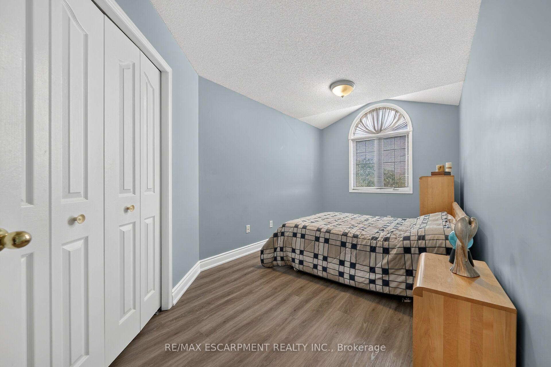 Photo 36 of 42 Hillgarden Drive, Hamilton, Stoney Creek Mountain — HOMEH