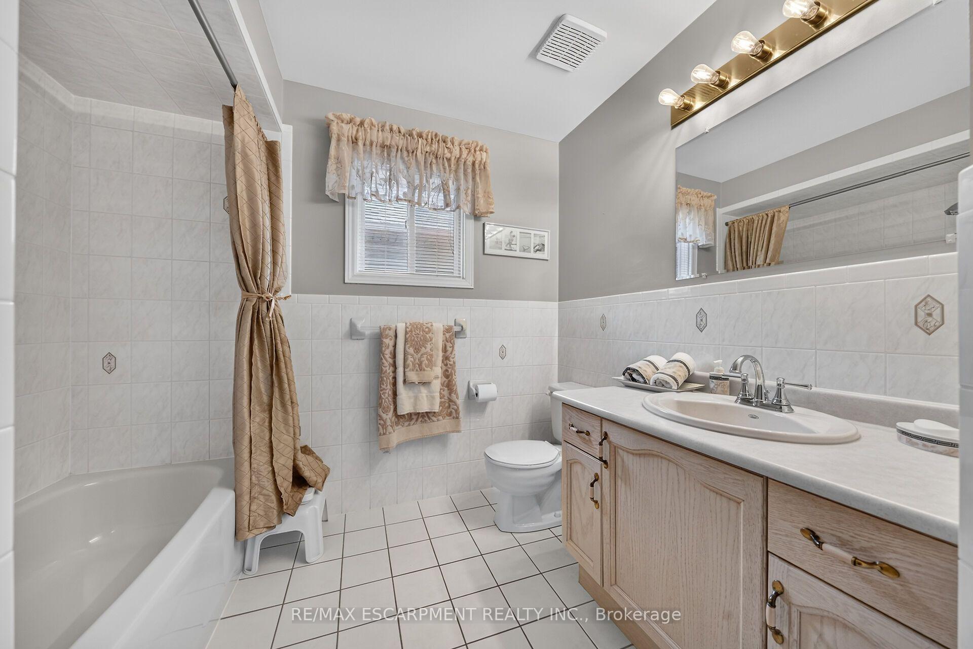 Photo 39 of 42 Hillgarden Drive, Hamilton, Stoney Creek Mountain — HOMEH