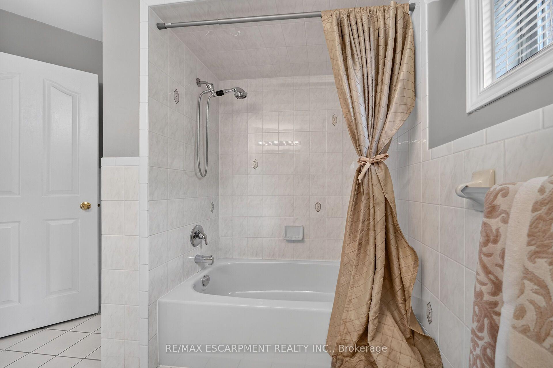 Photo 40 of 42 Hillgarden Drive, Hamilton, Stoney Creek Mountain — HOMEH