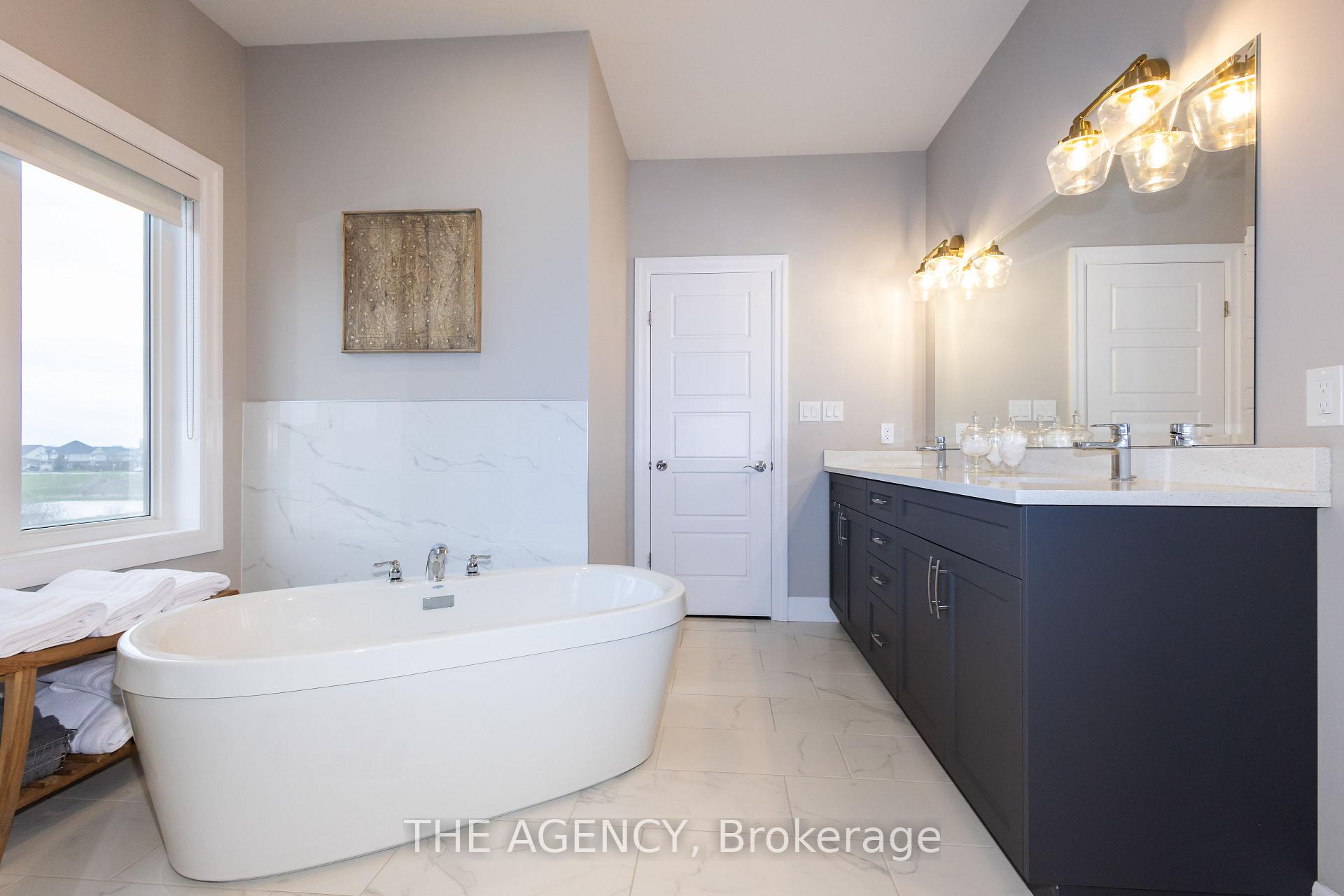 Photo 24 of 76 Grandville Circle, Brant, Paris — HOMEH
