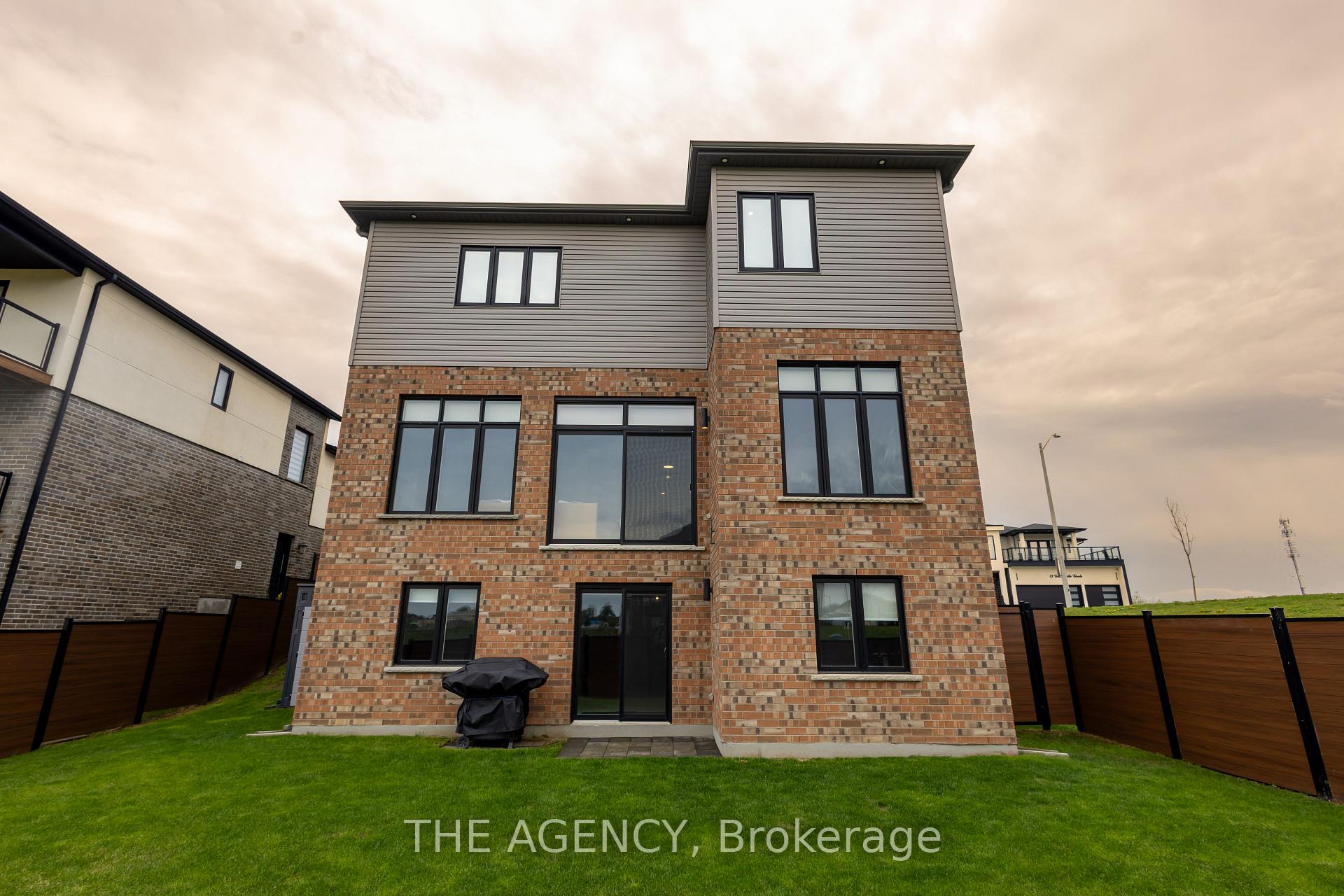 Photo 42 of 76 Grandville Circle, Brant, Paris — HOMEH