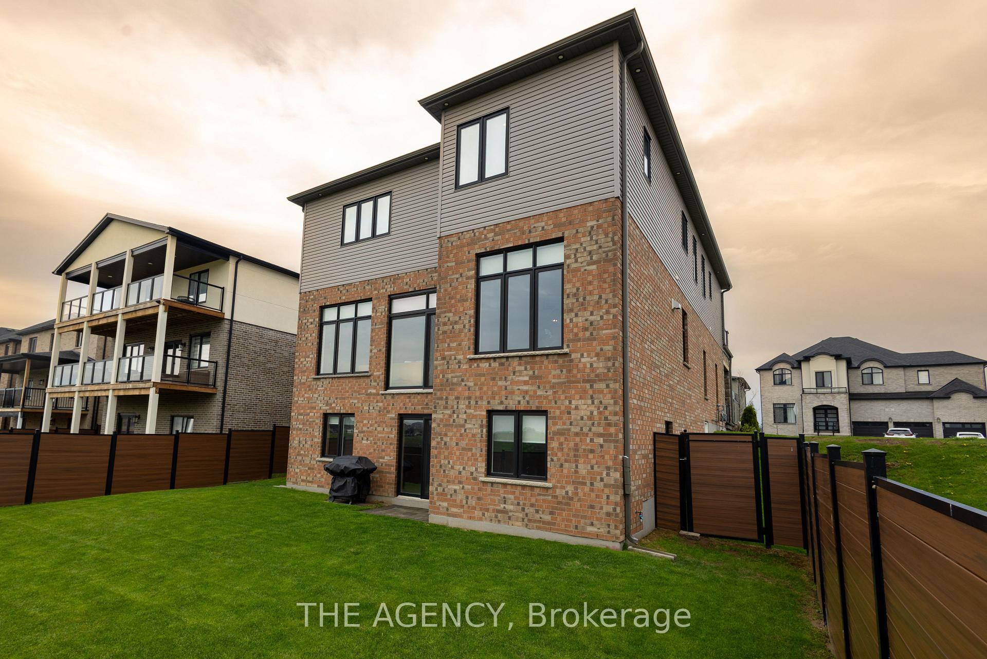 Photo 43 of 76 Grandville Circle, Brant, Paris — HOMEH
