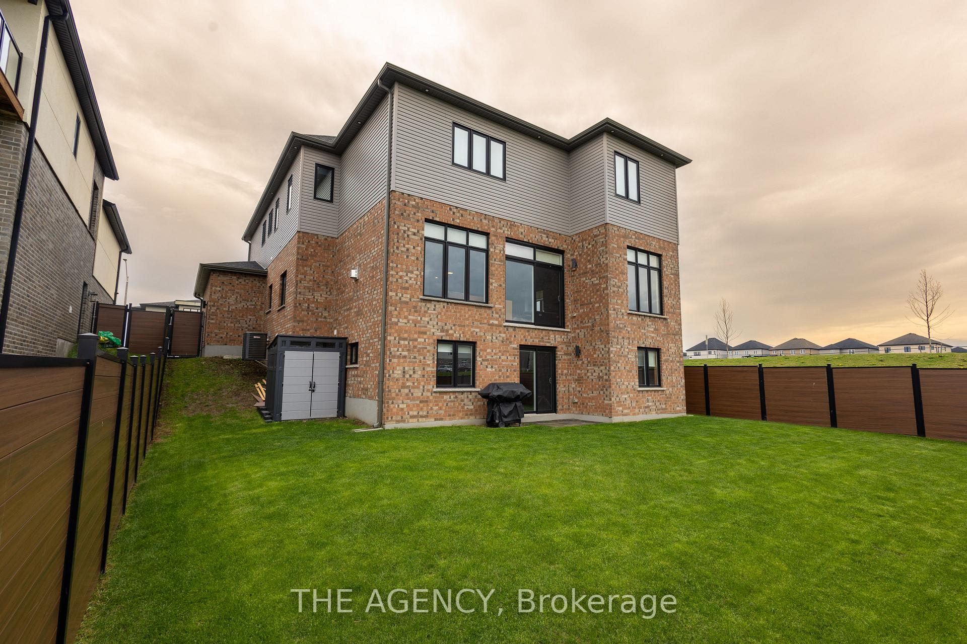 Photo 44 of 76 Grandville Circle, Brant, Paris — HOMEH