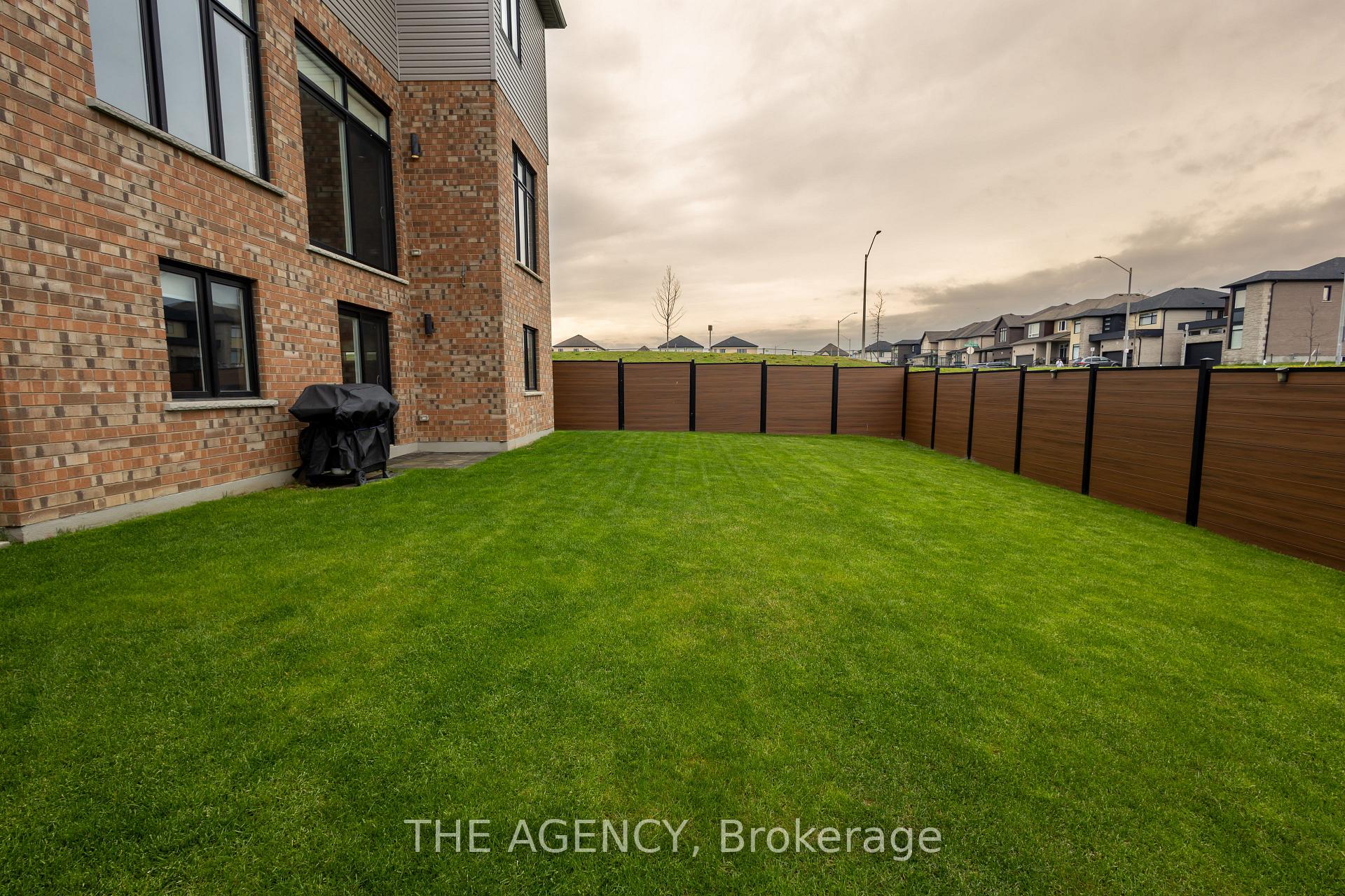 Photo 45 of 76 Grandville Circle, Brant, Paris — HOMEH