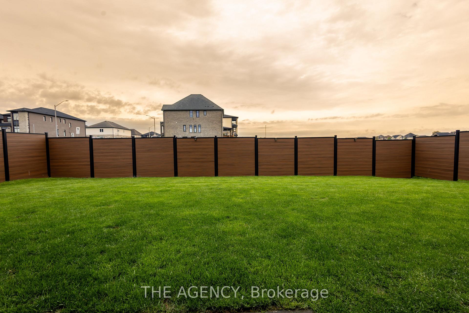Photo 46 of 76 Grandville Circle, Brant, Paris — HOMEH