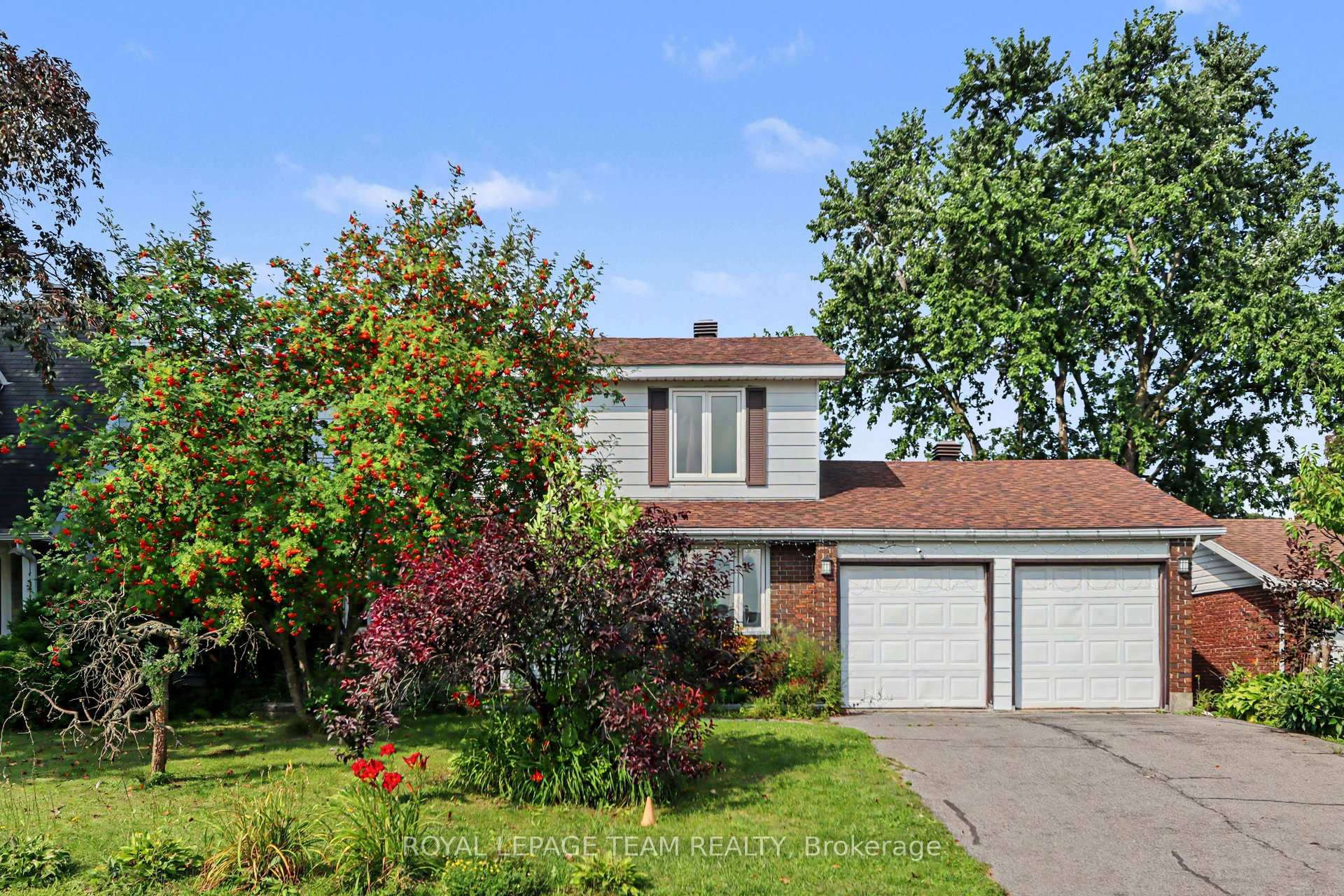 Photo 3 of 638 Laverendrye Drive, Ottawa, Beacon Hill North — HOMEH