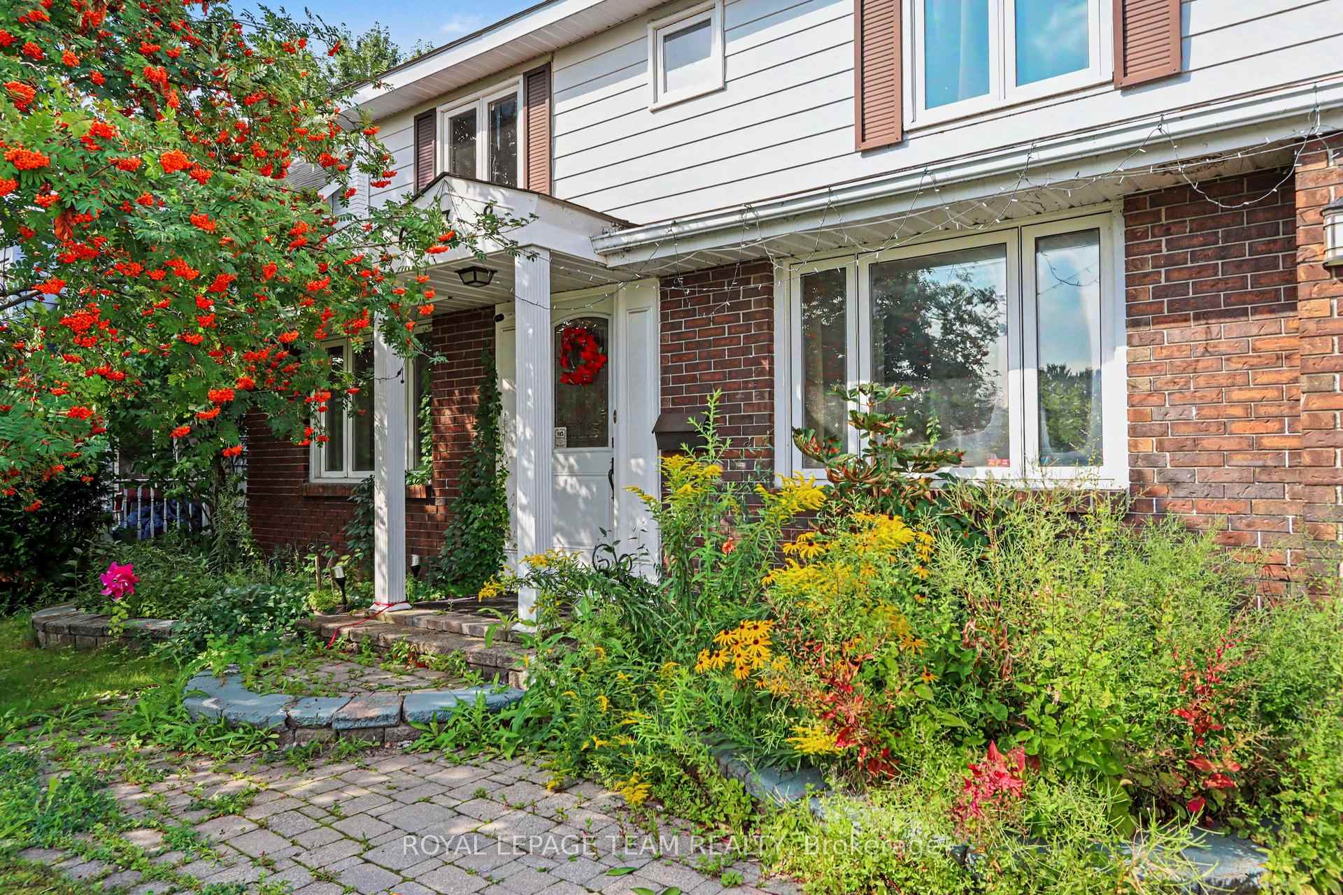 Photo 4 of 638 Laverendrye Drive, Ottawa, Beacon Hill North — HOMEH