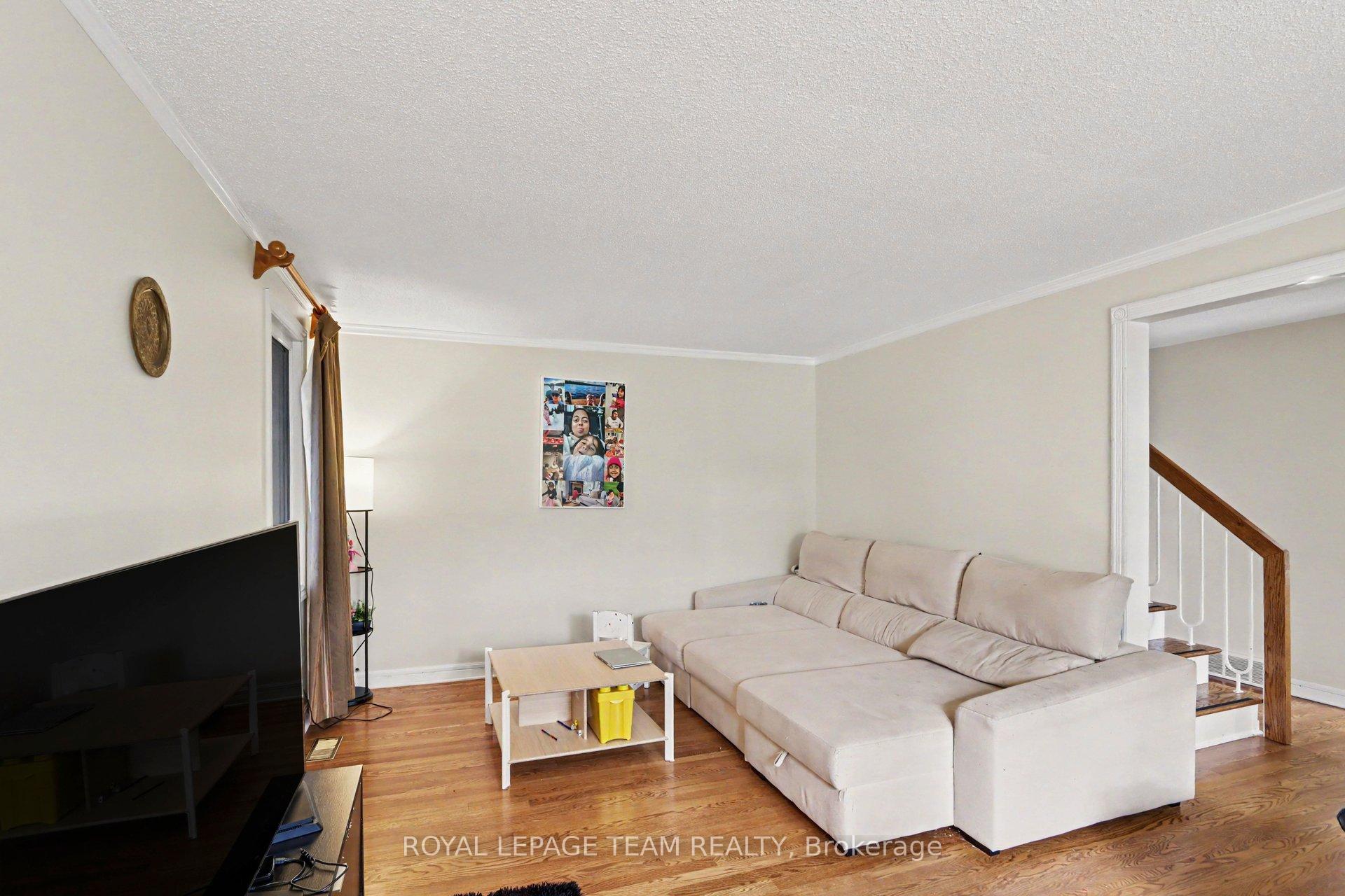 Photo 5 of 638 Laverendrye Drive, Ottawa, Beacon Hill North — HOMEH