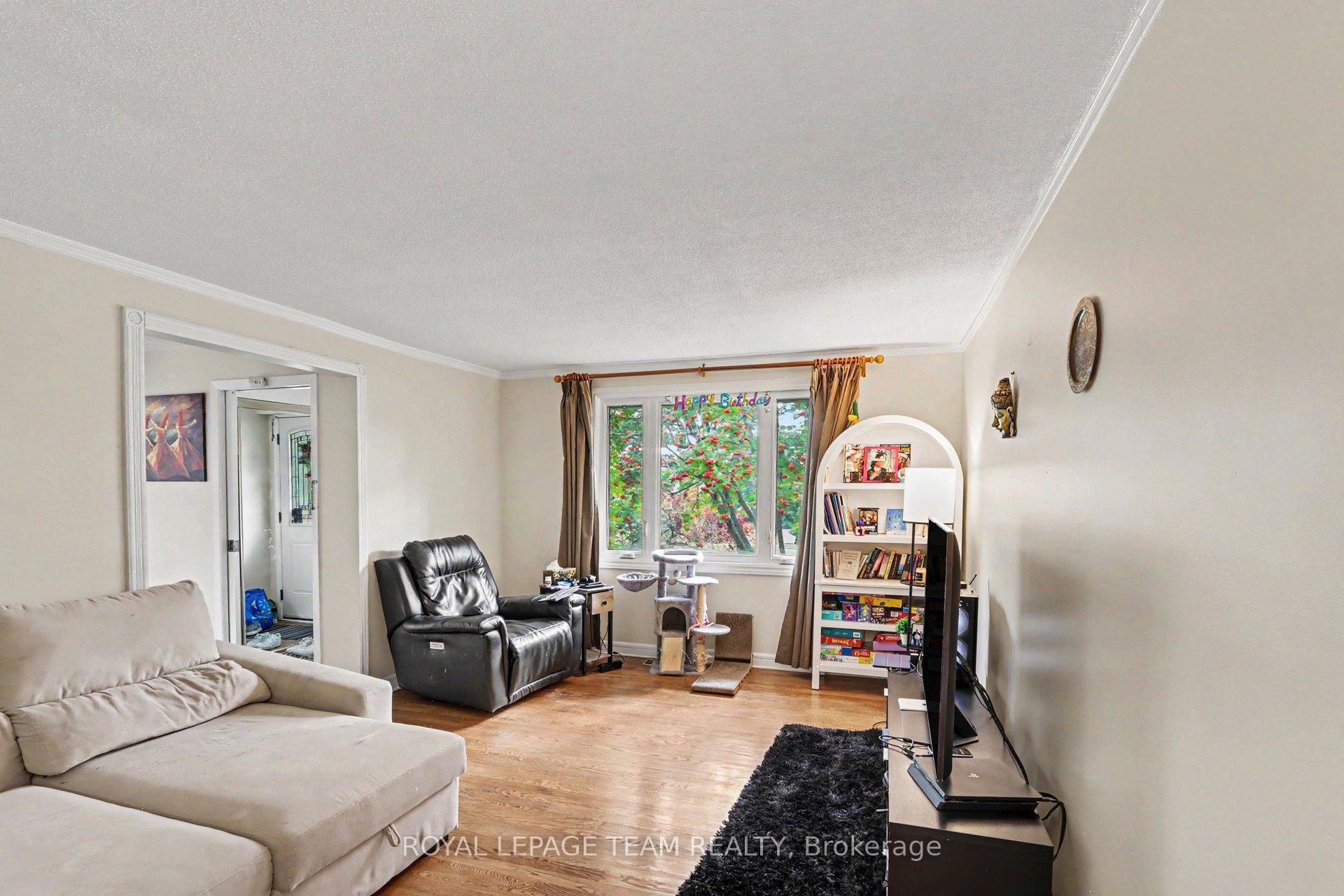 Photo 6 of 638 Laverendrye Drive, Ottawa, Beacon Hill North — HOMEH