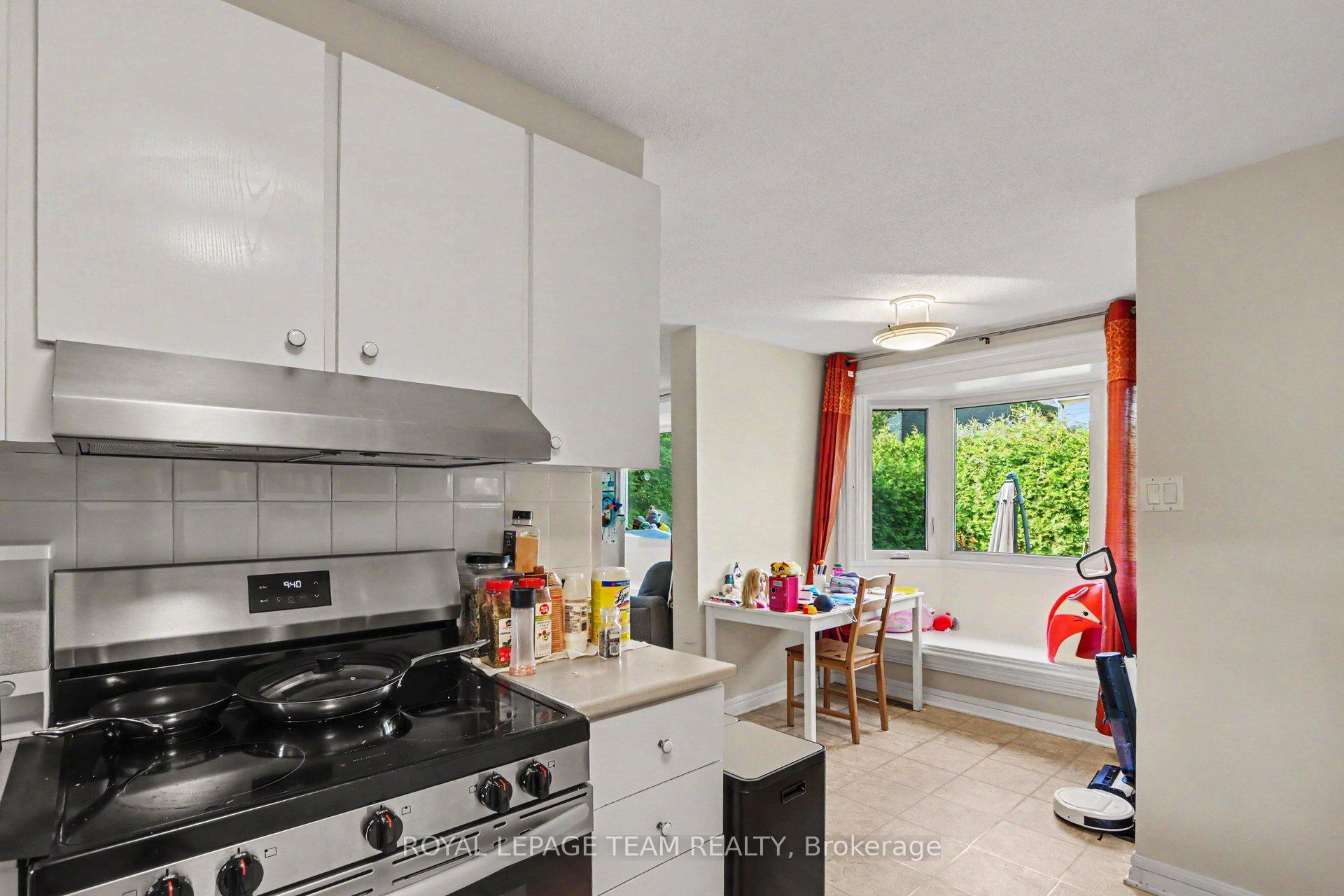 Photo 10 of 638 Laverendrye Drive, Ottawa, Beacon Hill North — HOMEH