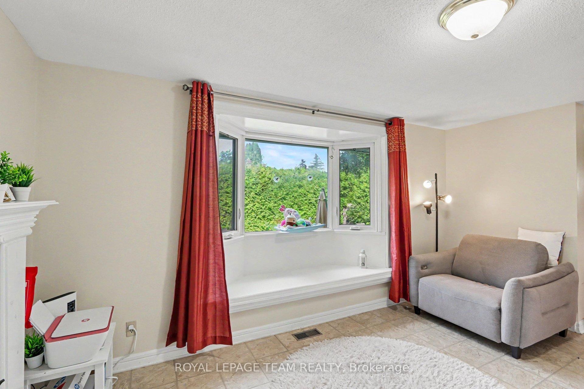 Photo 12 of 638 Laverendrye Drive, Ottawa, Beacon Hill North — HOMEH
