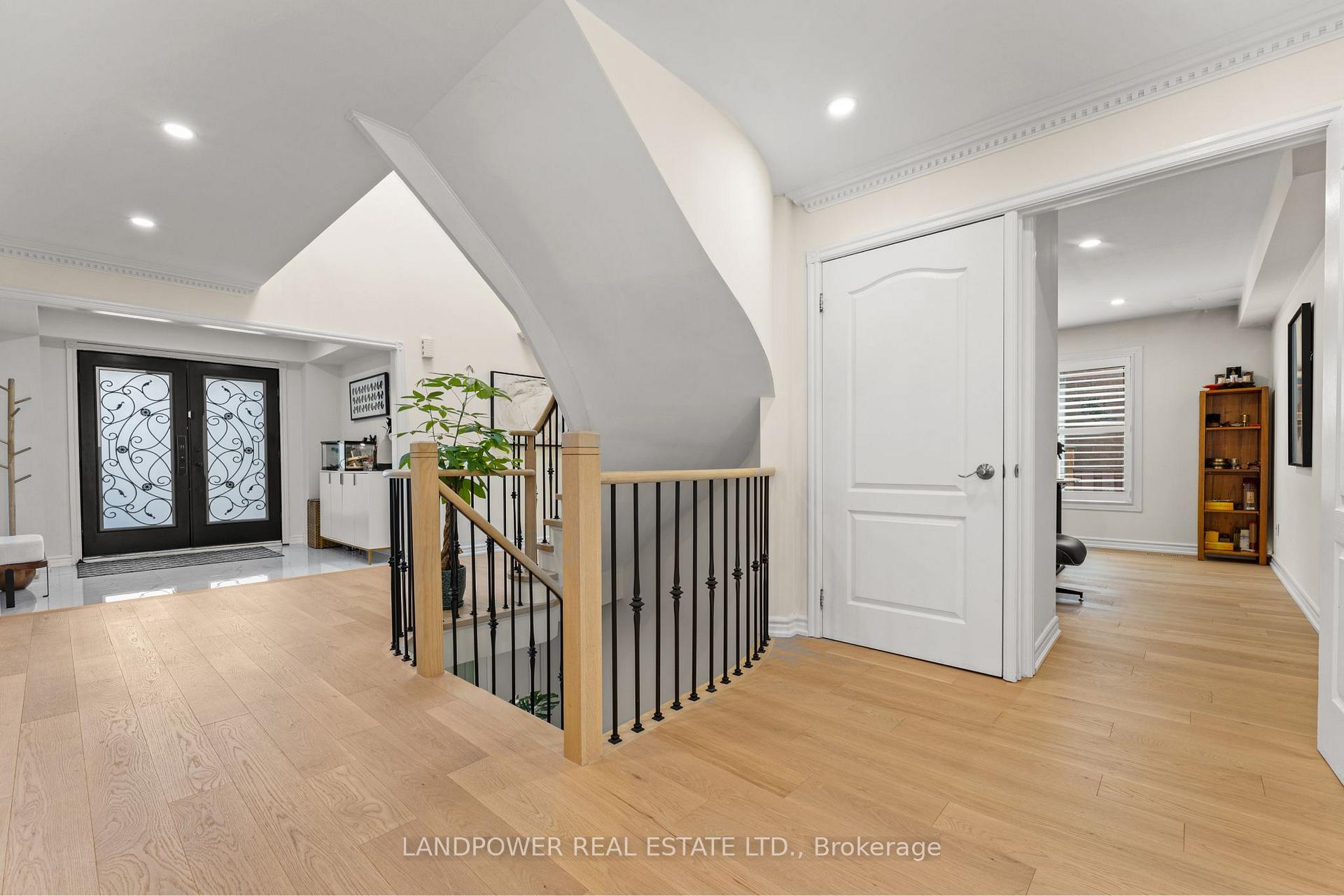 Photo 11 of 6 Melchior Crescent, Markham, Buttonville — HOMEH