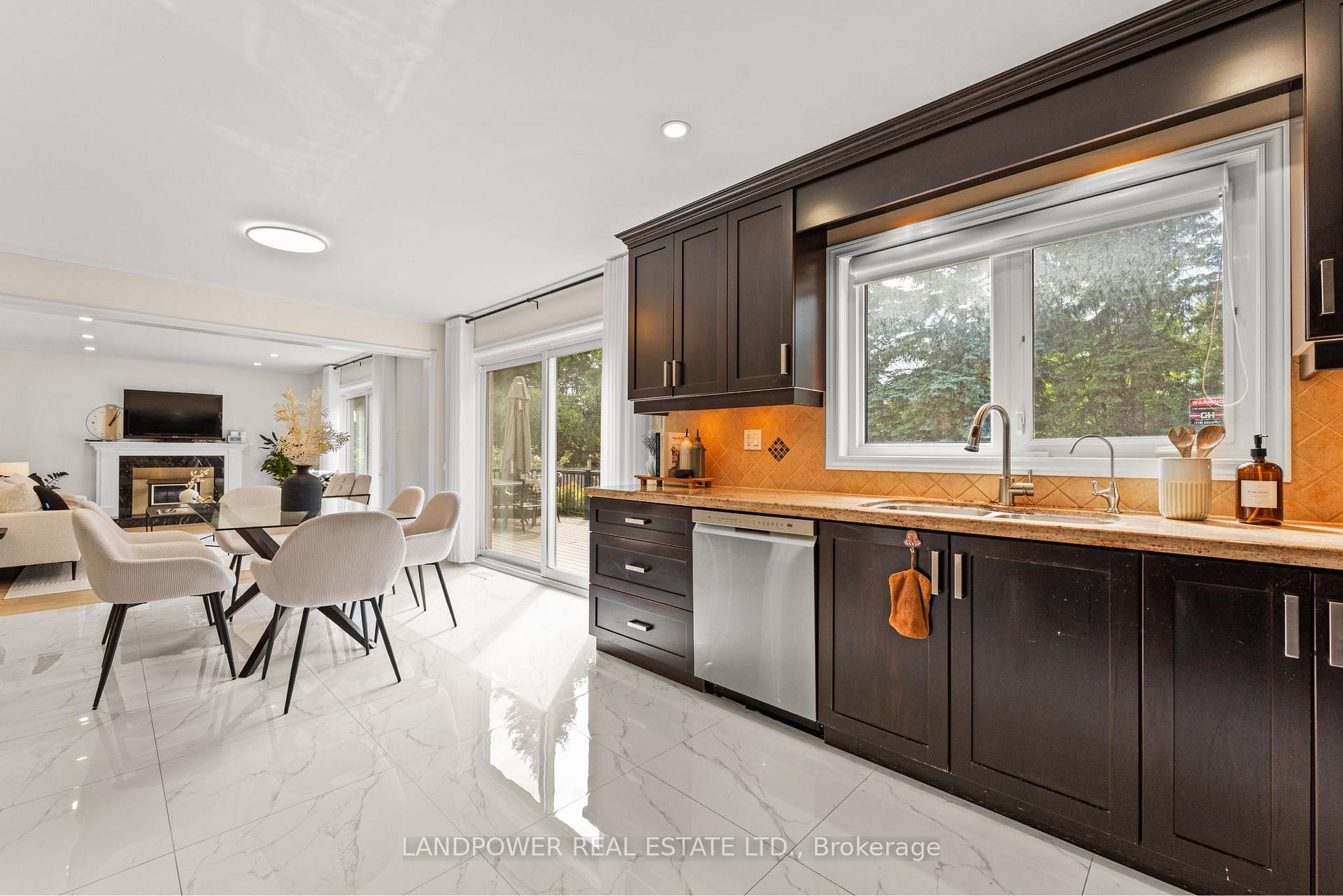 Photo 13 of 6 Melchior Crescent, Markham, Buttonville — HOMEH