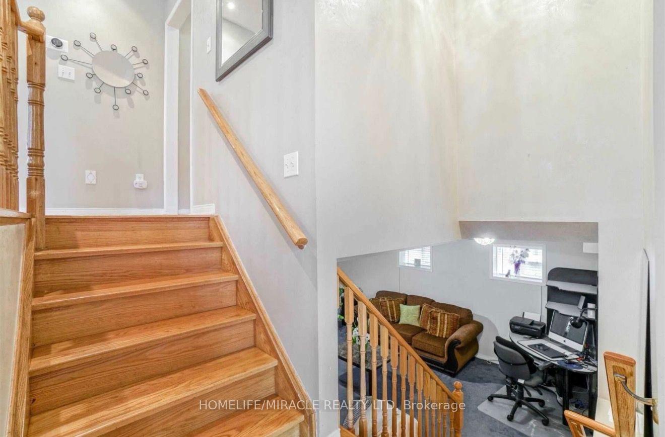 Photo 5 of 216 Van Scott Drive, Brampton, Northwest Sandalwood Parkway — HOMEH