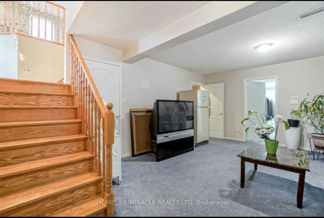 Photo 13 of 216 Van Scott Drive, Brampton, Northwest Sandalwood Parkway — HOMEH