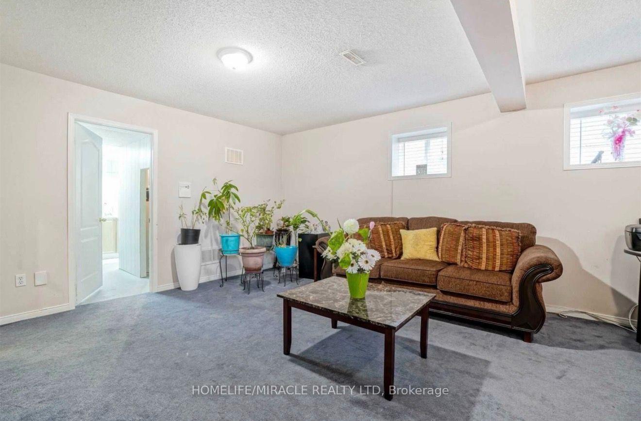 Photo 14 of 216 Van Scott Drive, Brampton, Northwest Sandalwood Parkway — HOMEH