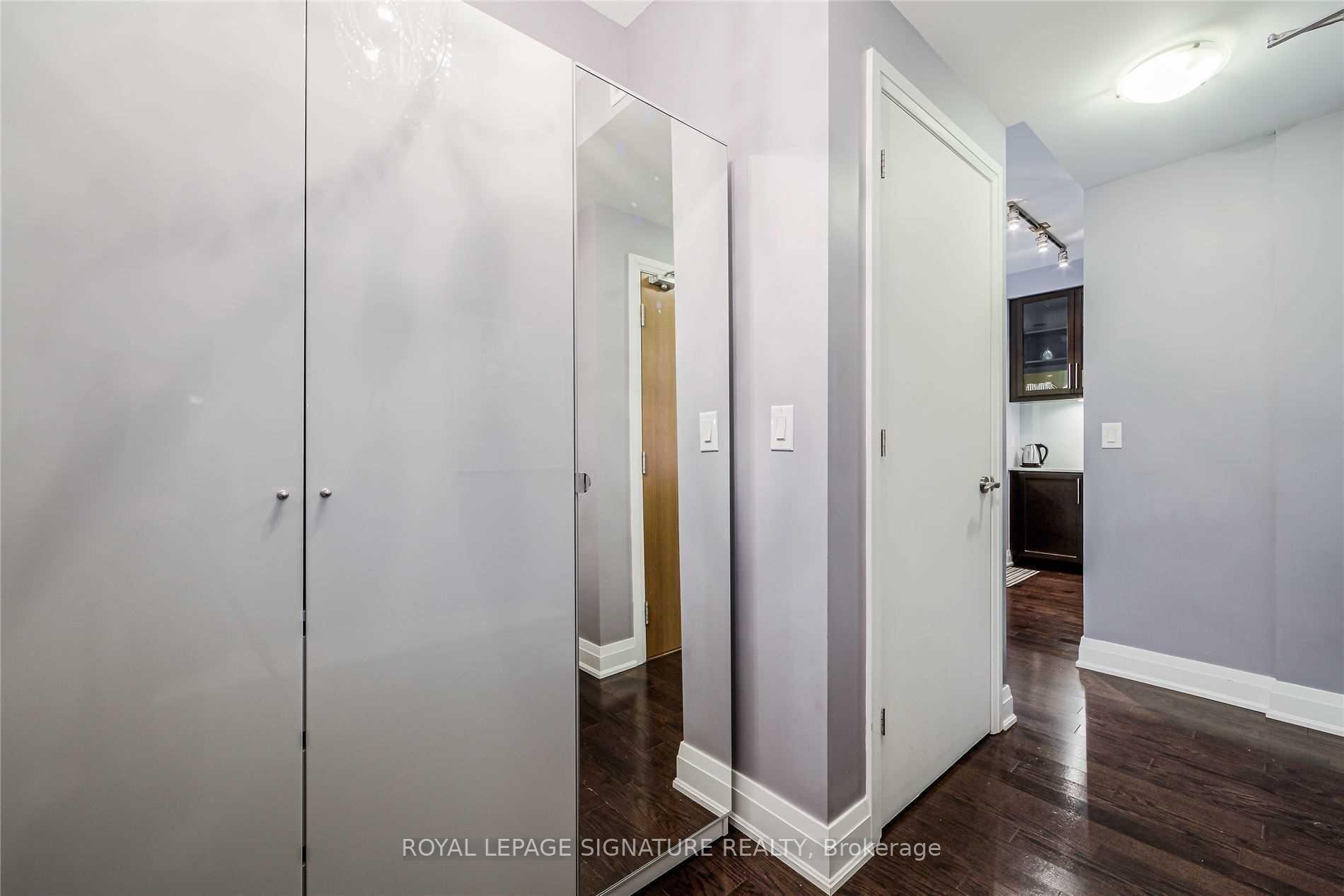 Photo 8 of Unit 408, 21 Clairtrell Road, North York, Willowdale East — HOMEH