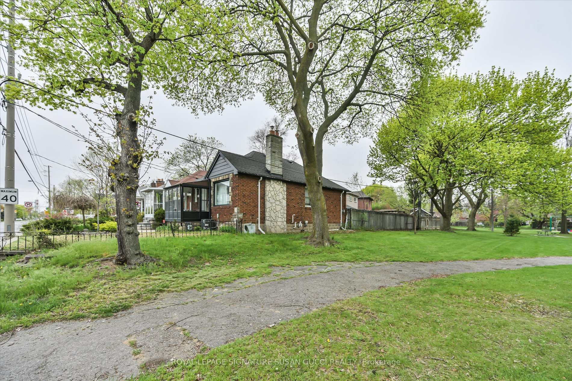 Photo 3 of 388 O'Connor Drive, Toronto, East York — HOMEH