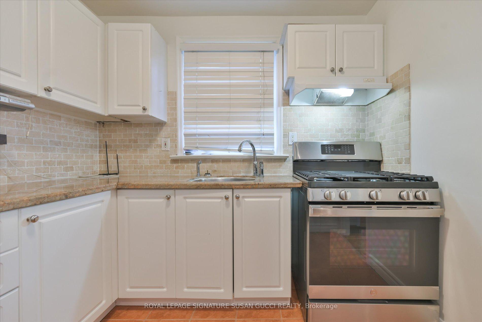 Photo 10 of 388 O'Connor Drive, Toronto, East York — HOMEH