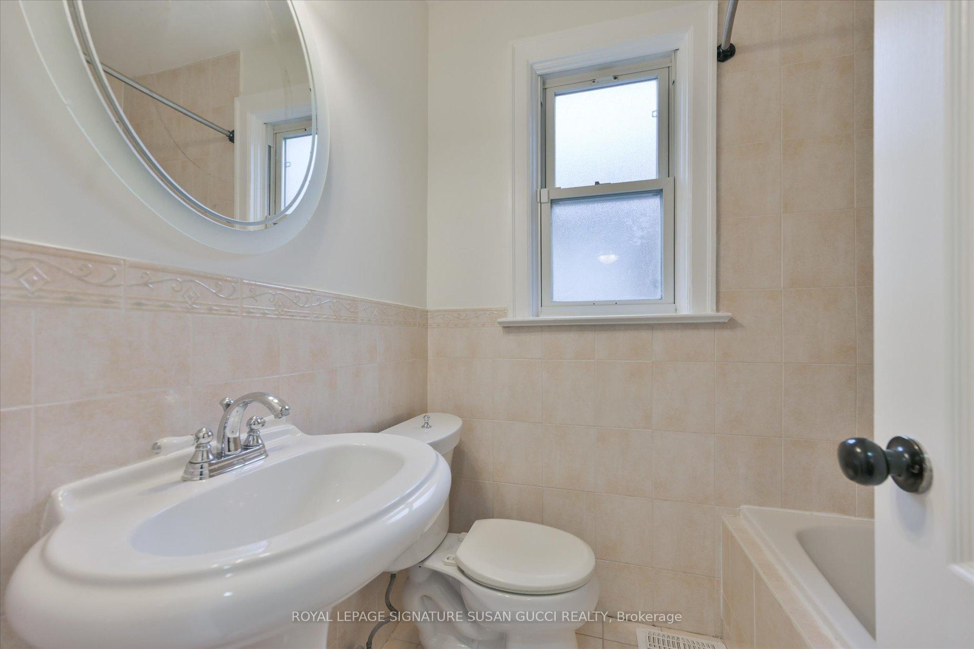 Photo 15 of 388 O'Connor Drive, Toronto, East York — HOMEH