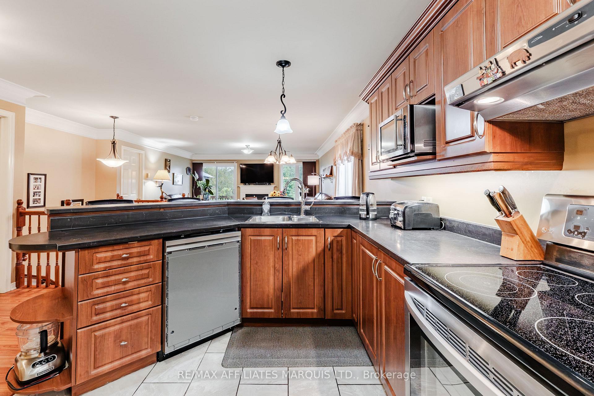 Photo 8 of 2230 Glen Brook Drive, Cornwall, Cornwall — HOMEH