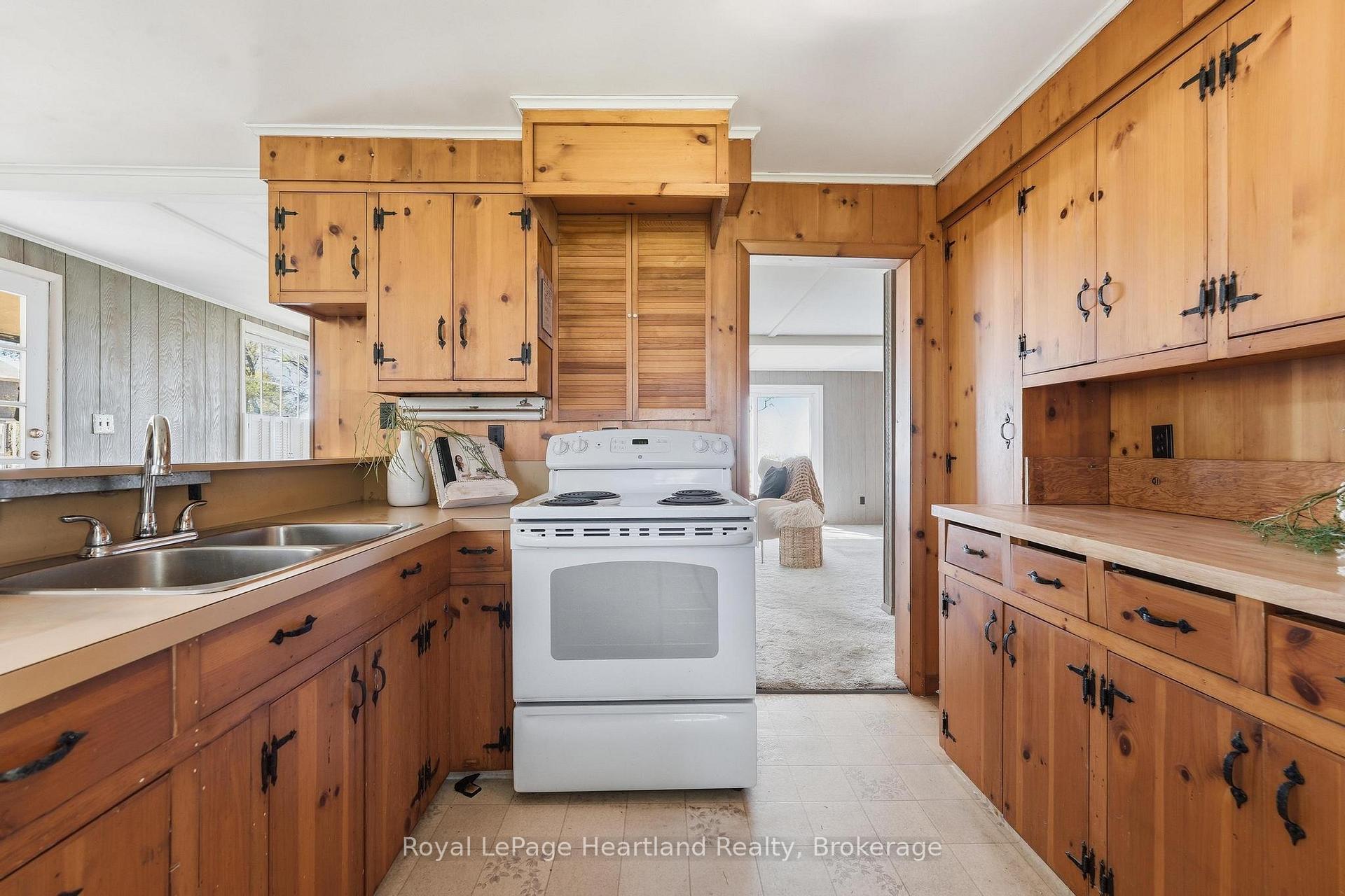 Photo 11 of 33730 Smith Avenue, Ashfield-Colborne-Wawanosh, Colborne — HOMEH