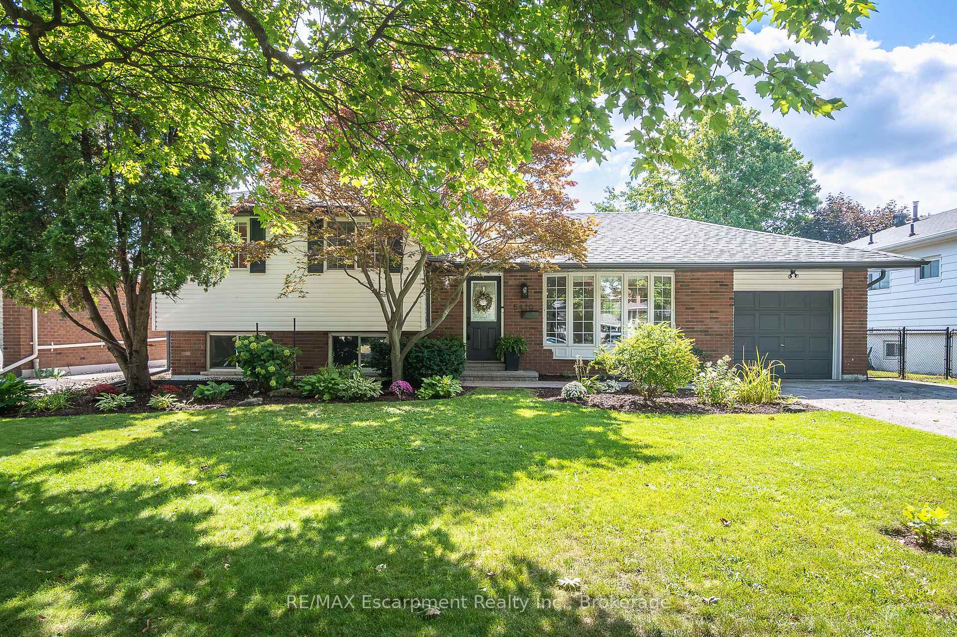 Photo 1 of 5410 Clive Crescent, Burlington, Appleby — HOMEH