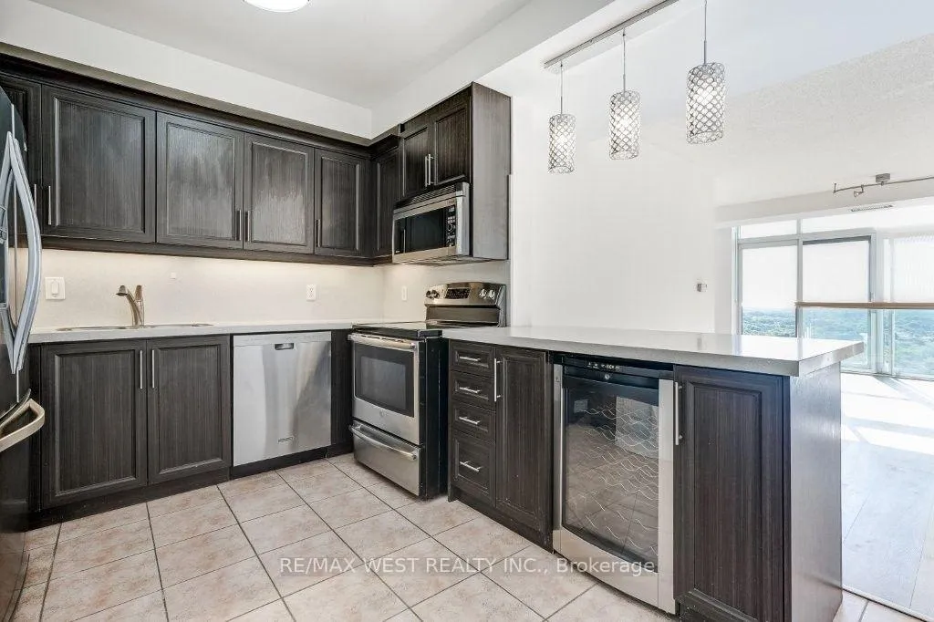 Photo 5 of Unit 1606, 200 Burnhamthorpe Road E, Mississauga, Mississauga Valleys — HOMEH