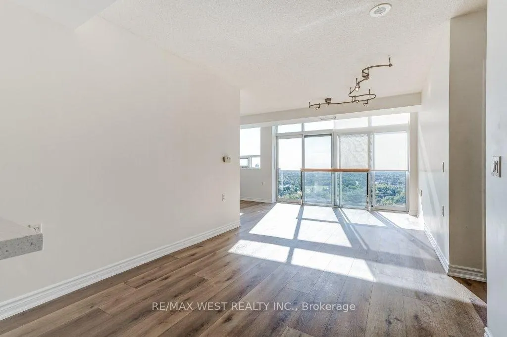 Photo 9 of Unit 1606, 200 Burnhamthorpe Road E, Mississauga, Mississauga Valleys — HOMEH