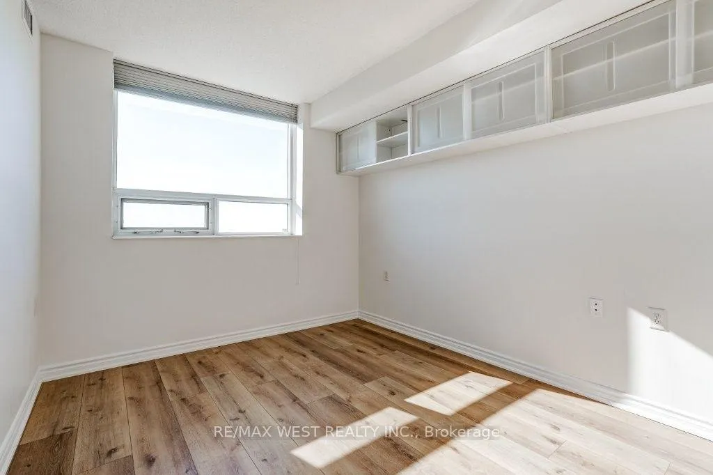 Photo 14 of Unit 1606, 200 Burnhamthorpe Road E, Mississauga, Mississauga Valleys — HOMEH